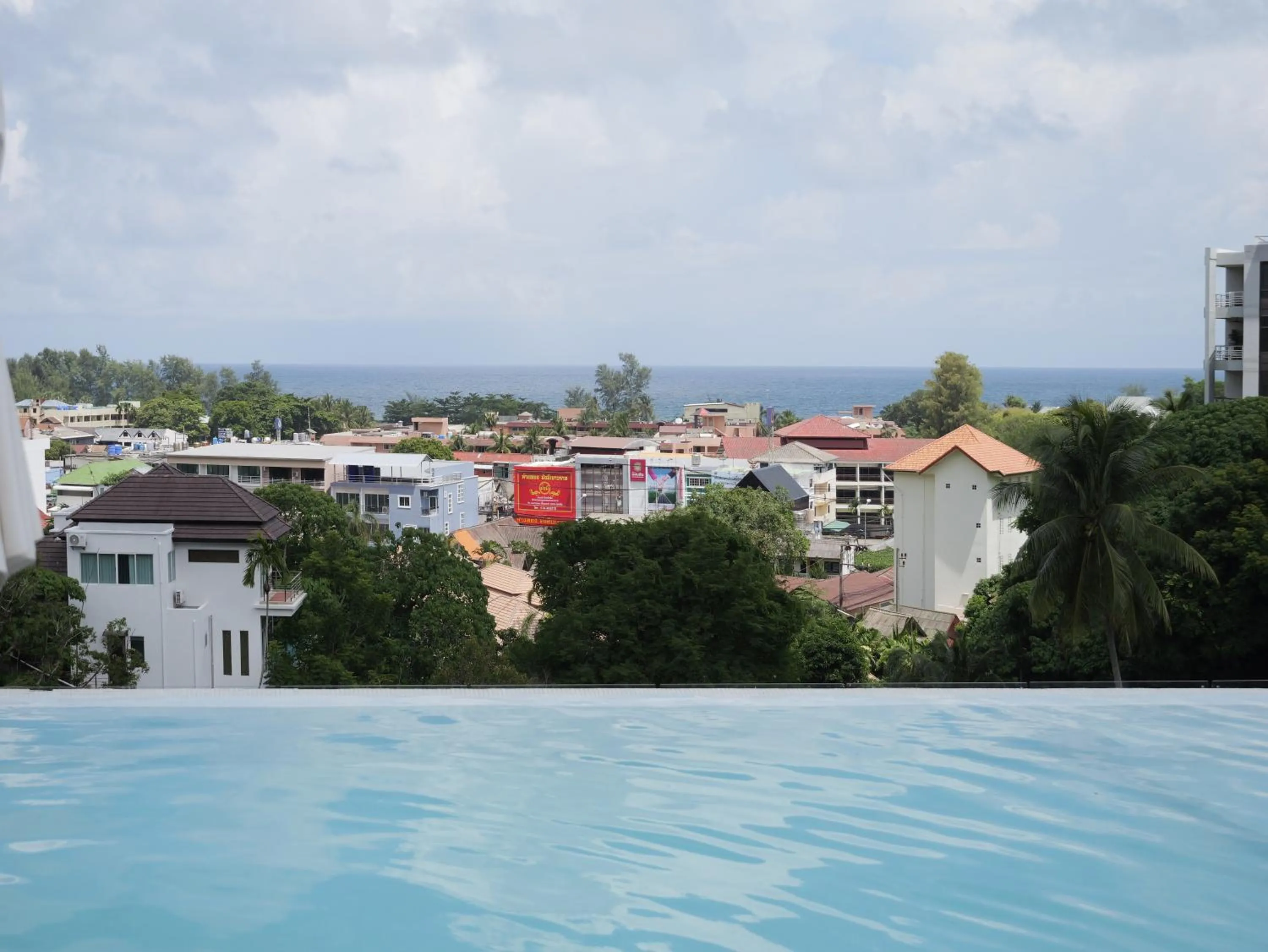 Sea view in Karon beach apartment & sea view pool