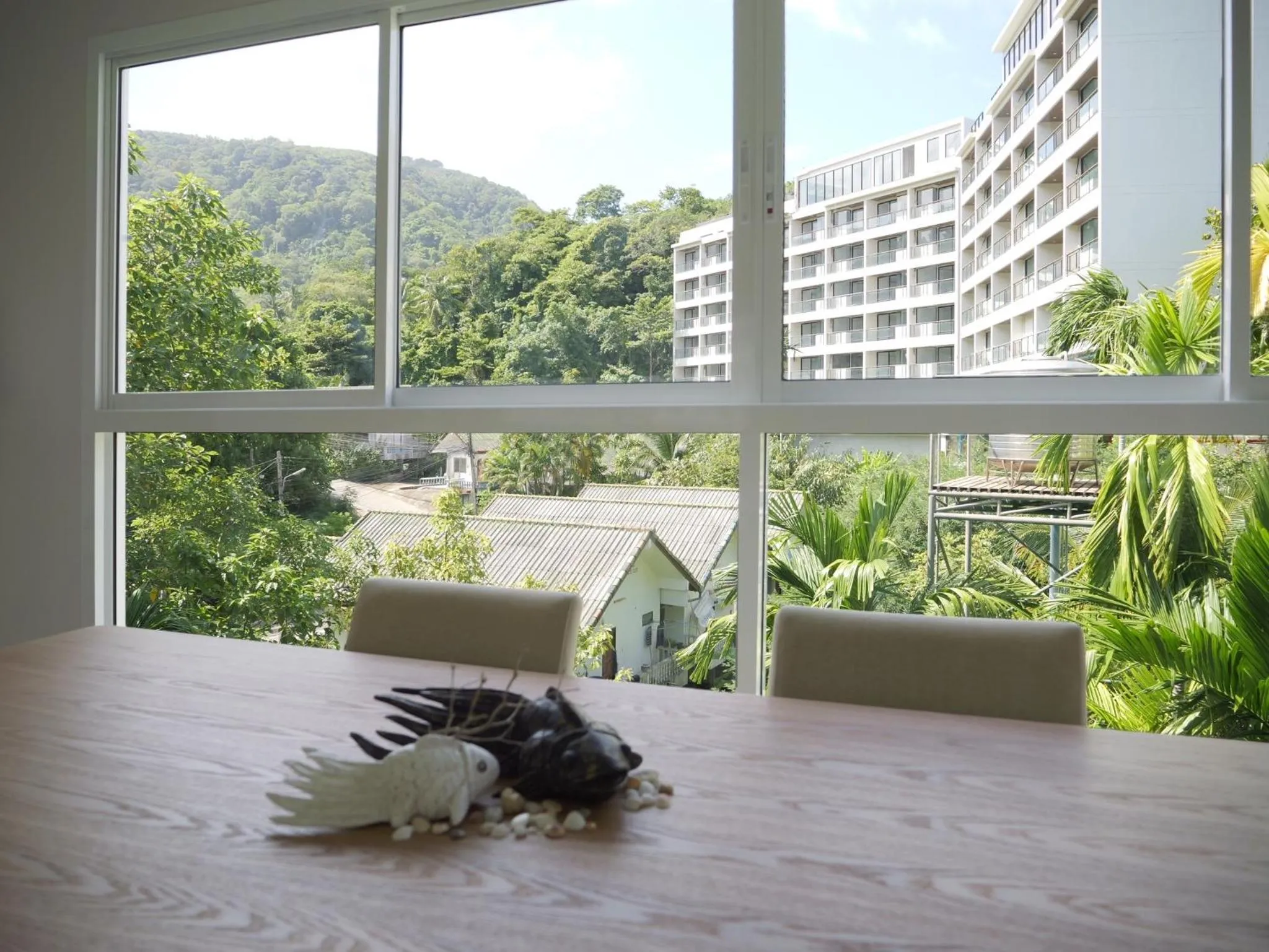 Dining area in Karon beach apartment & sea view pool