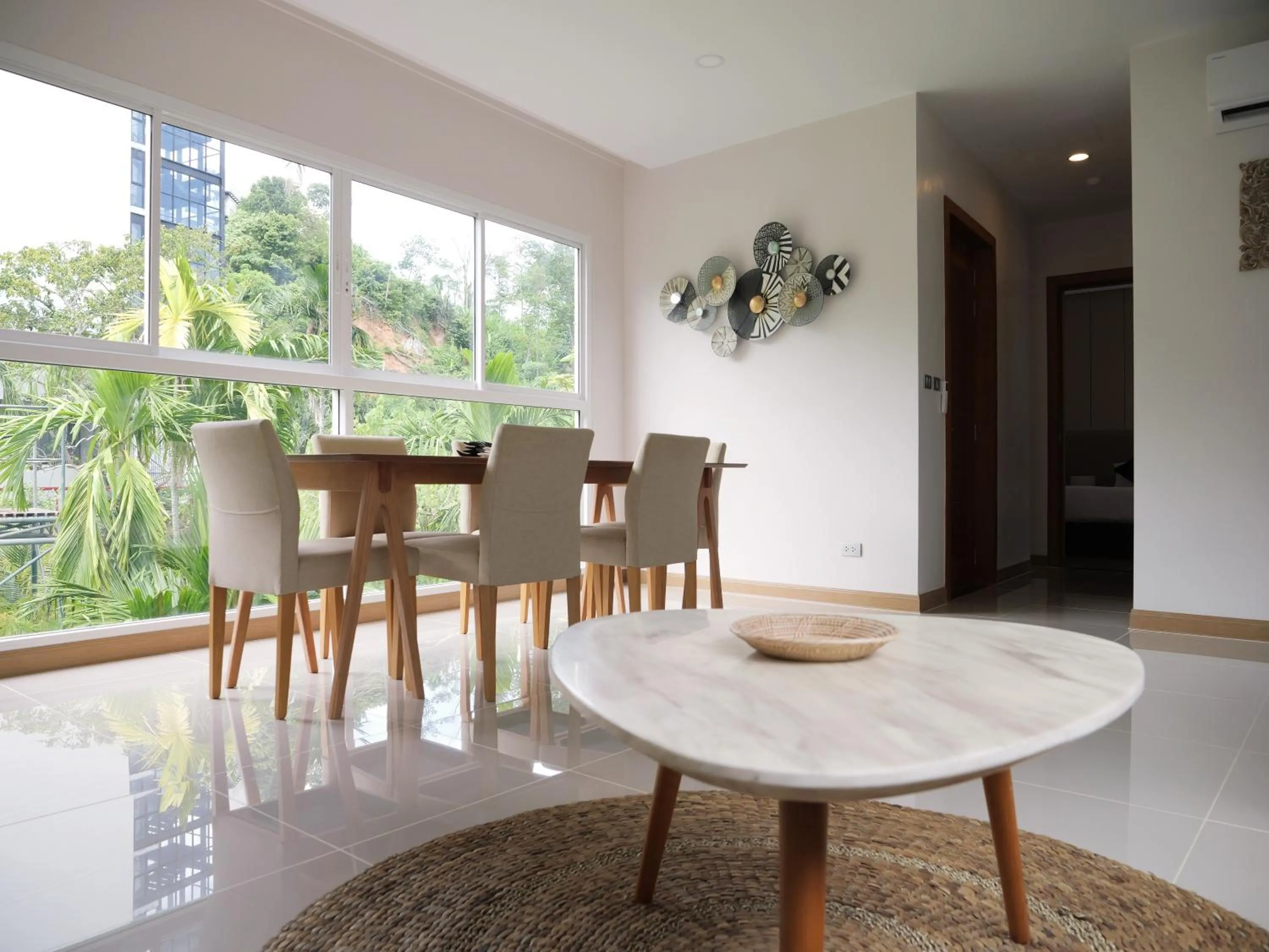 Dining area in Karon beach apartment & sea view pool
