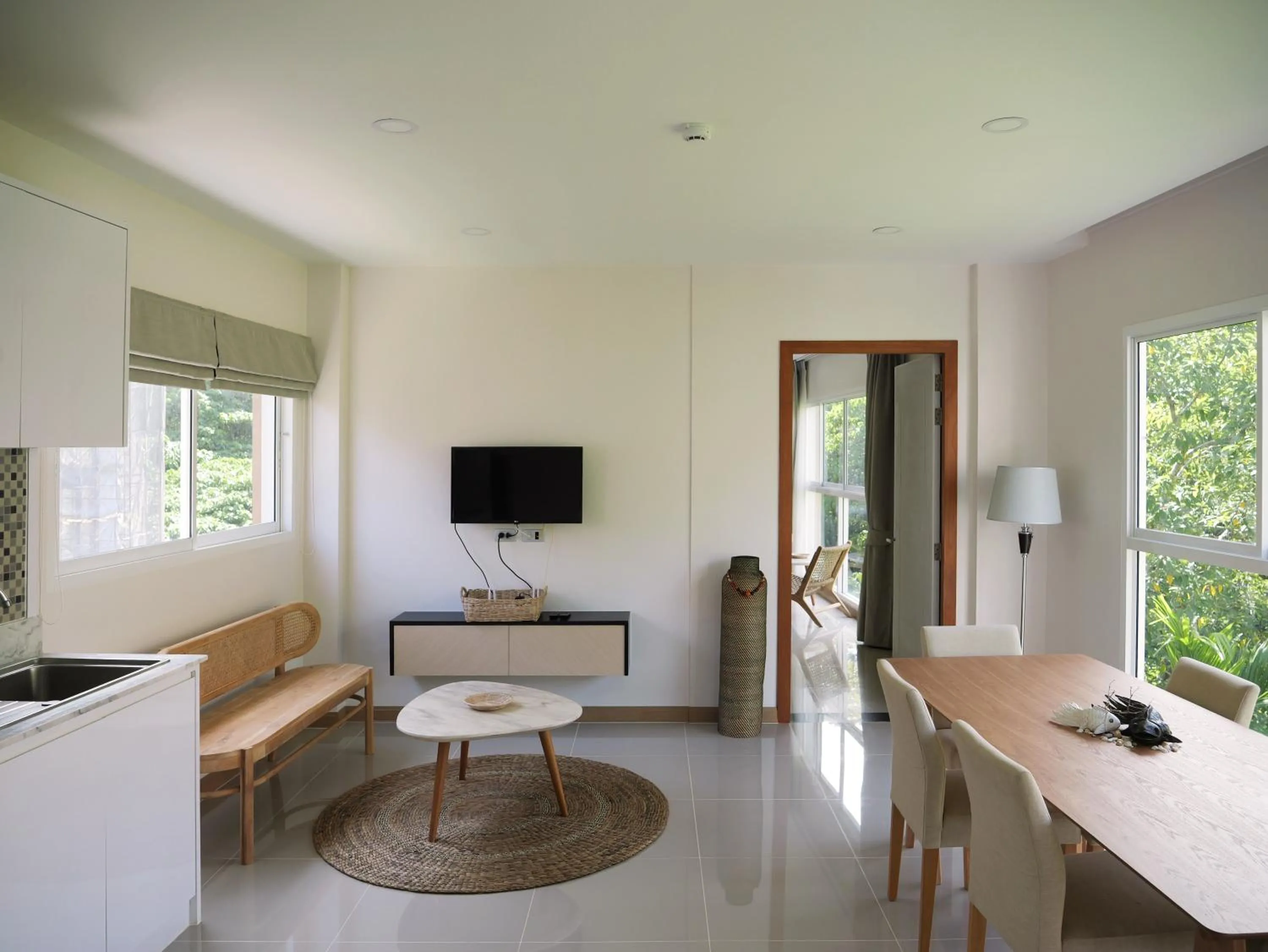 Communal lounge/ TV room in Karon beach apartment & sea view pool