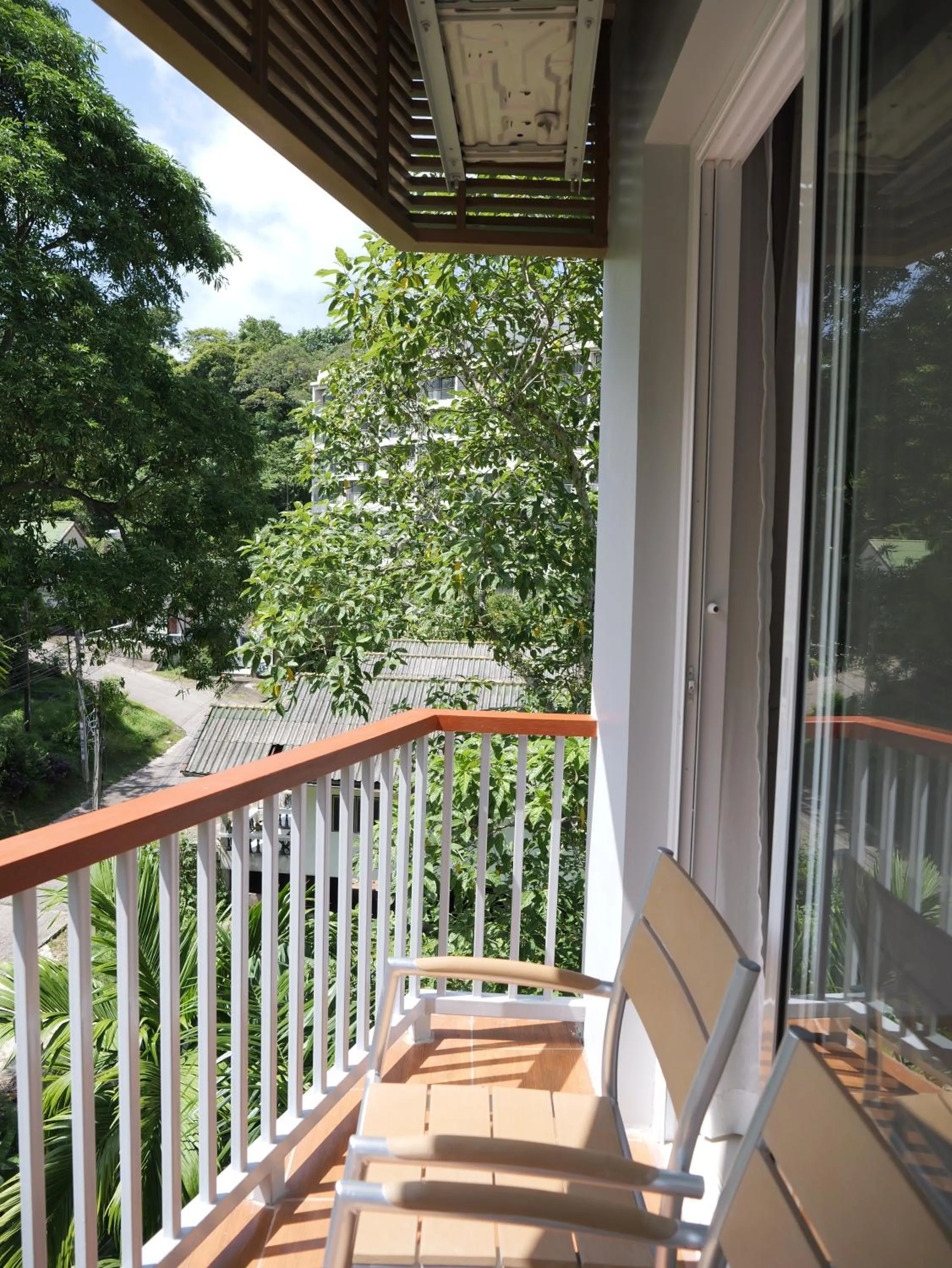 Balcony/Terrace in Karon beach apartment & sea view pool