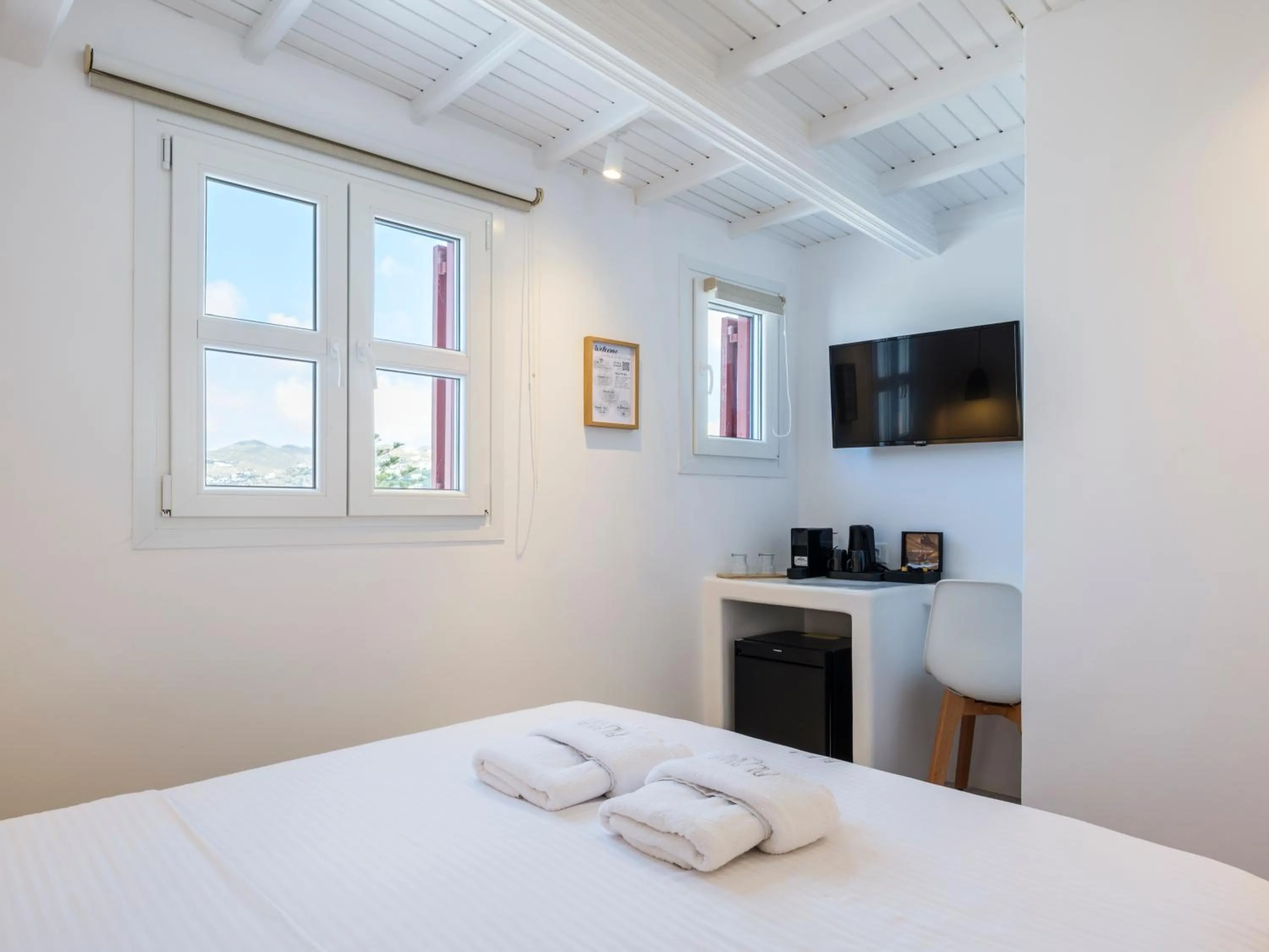 Bedroom, Bed in Alana Mykonos