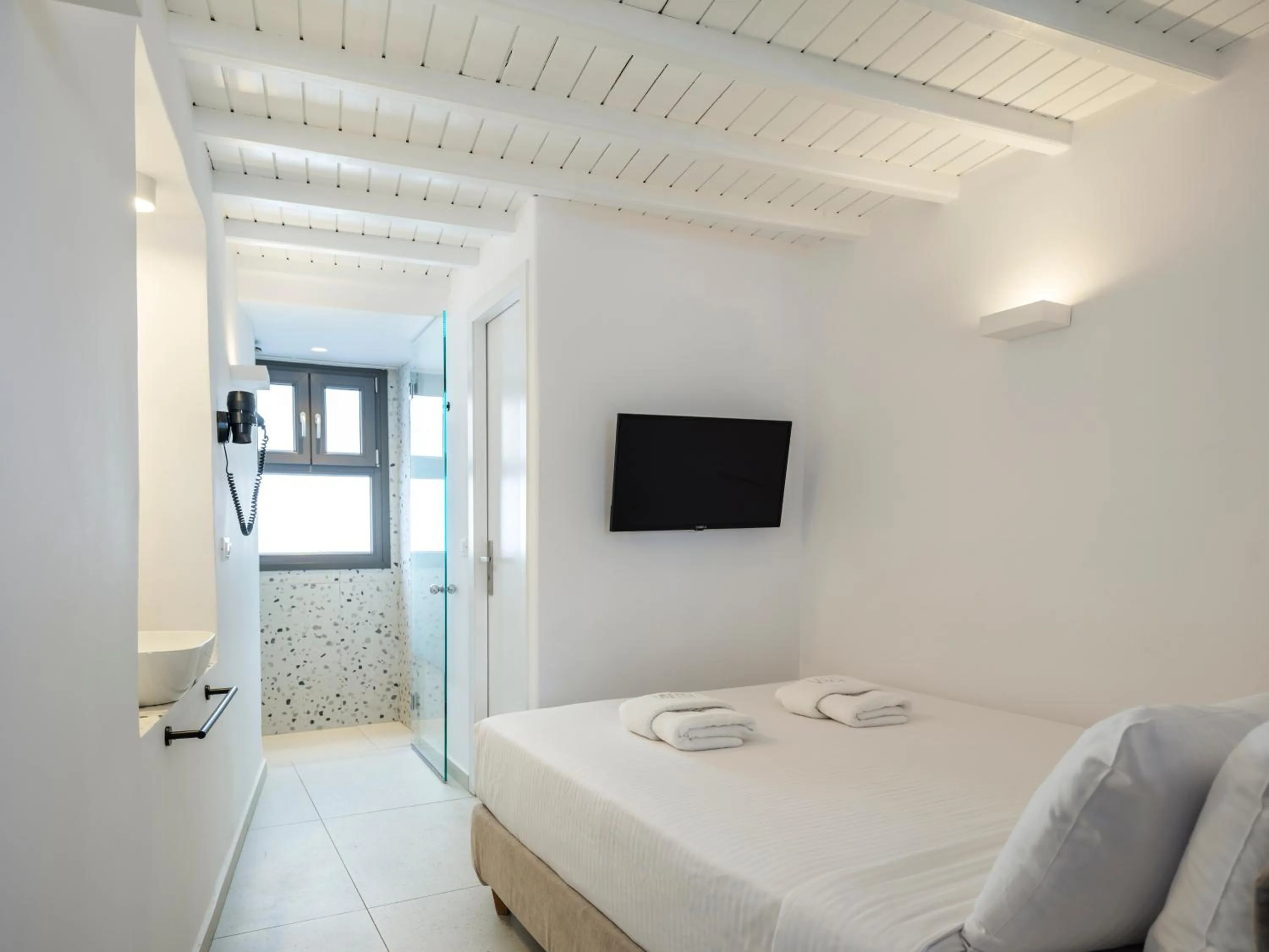 Bedroom, Bed in Alana Mykonos