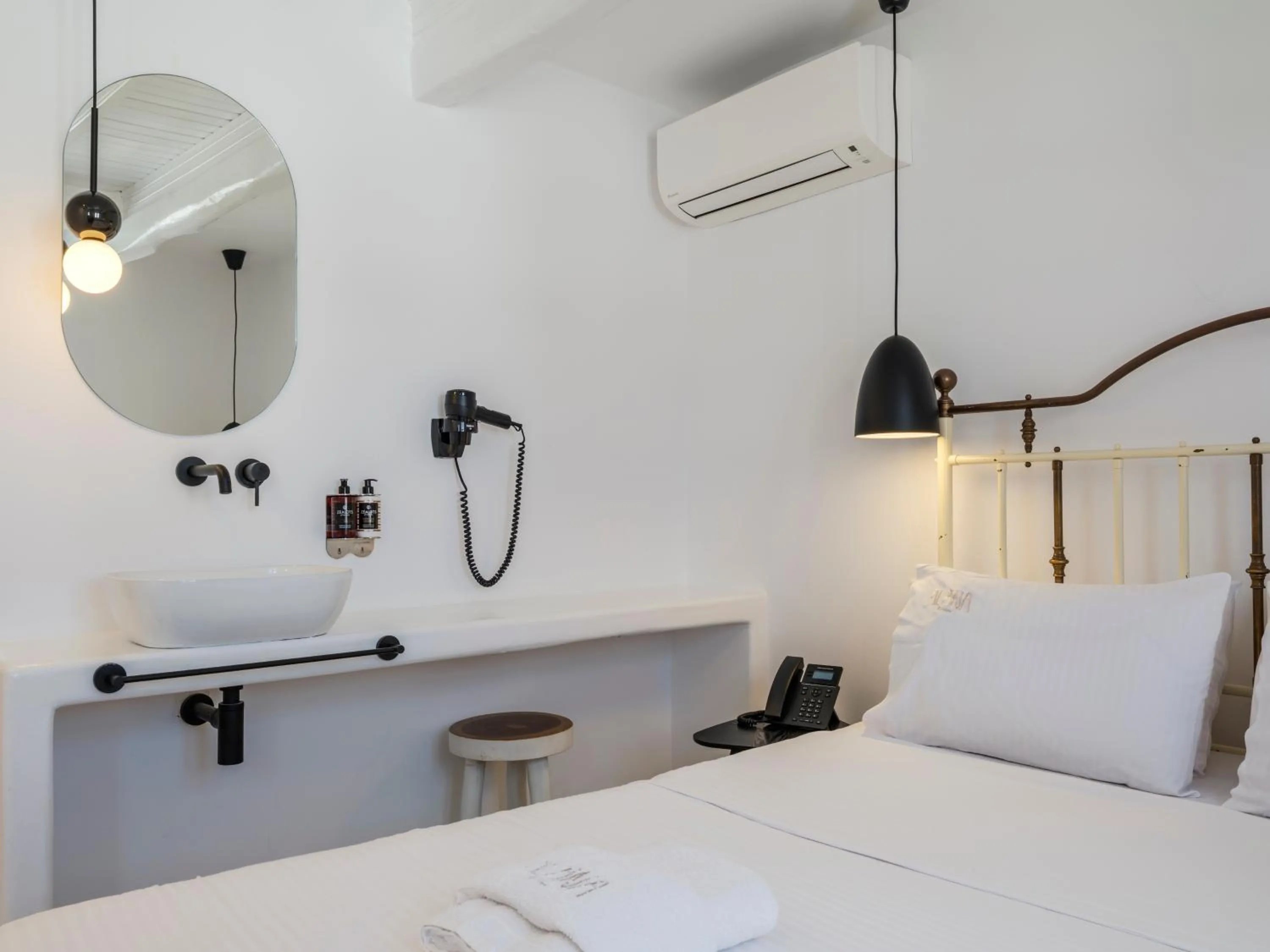 Bedroom, Bed in Alana Mykonos