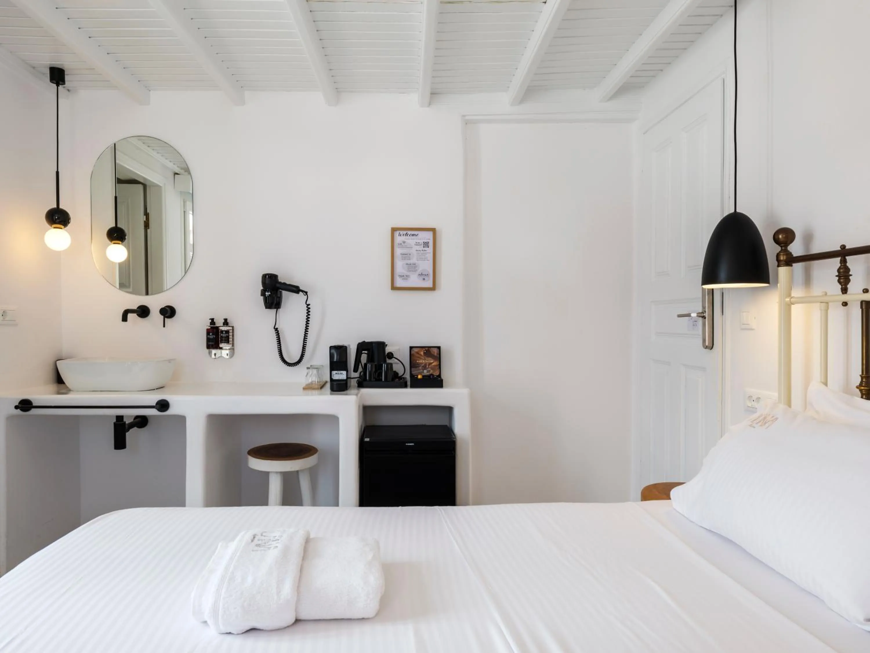 Bedroom, Bed in Alana Mykonos