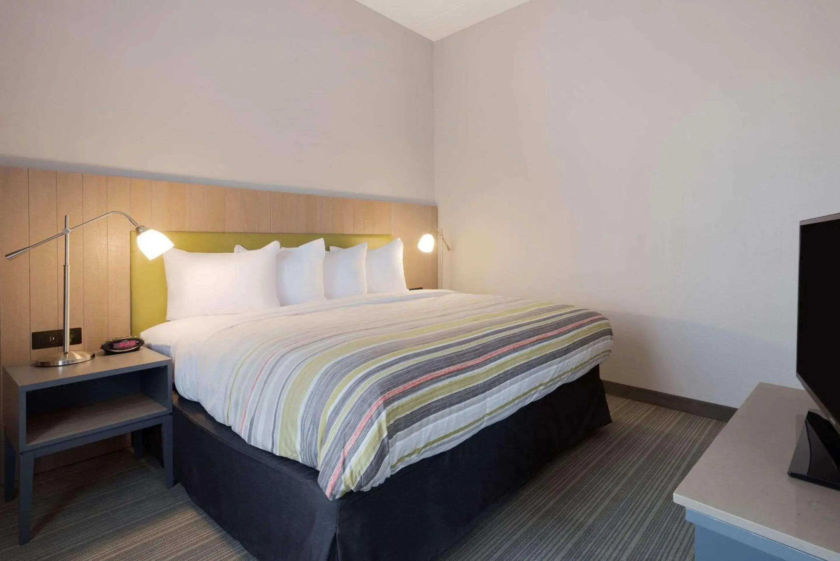 Bedroom, Bed in Country Inn & Suites by Radisson, Katy Houston West , TX Bedroom, Bed in Country Inn & Suites by Radisson, Katy Houston West , TX