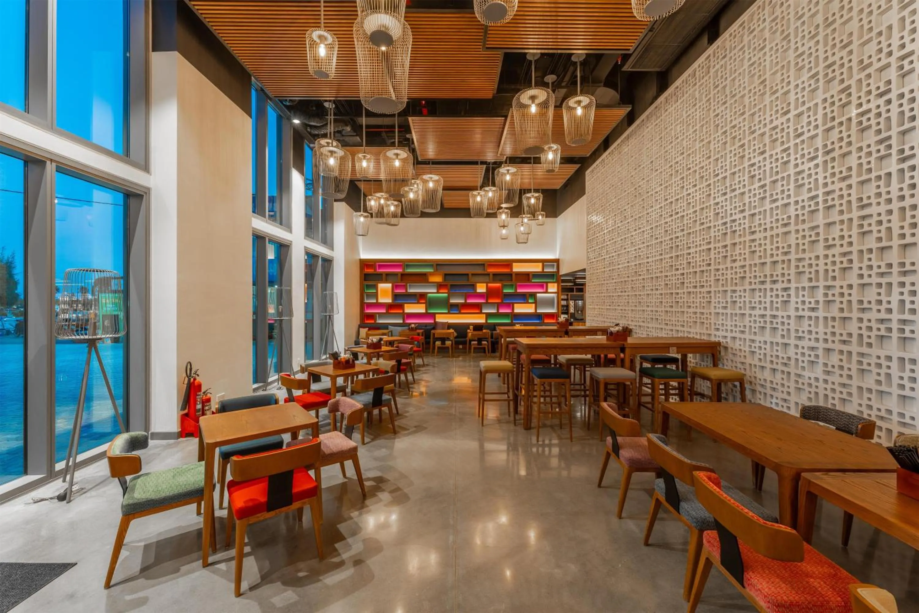 Lounge or bar in Wink Tuy Hoa Beach, Unscripted by Hyatt