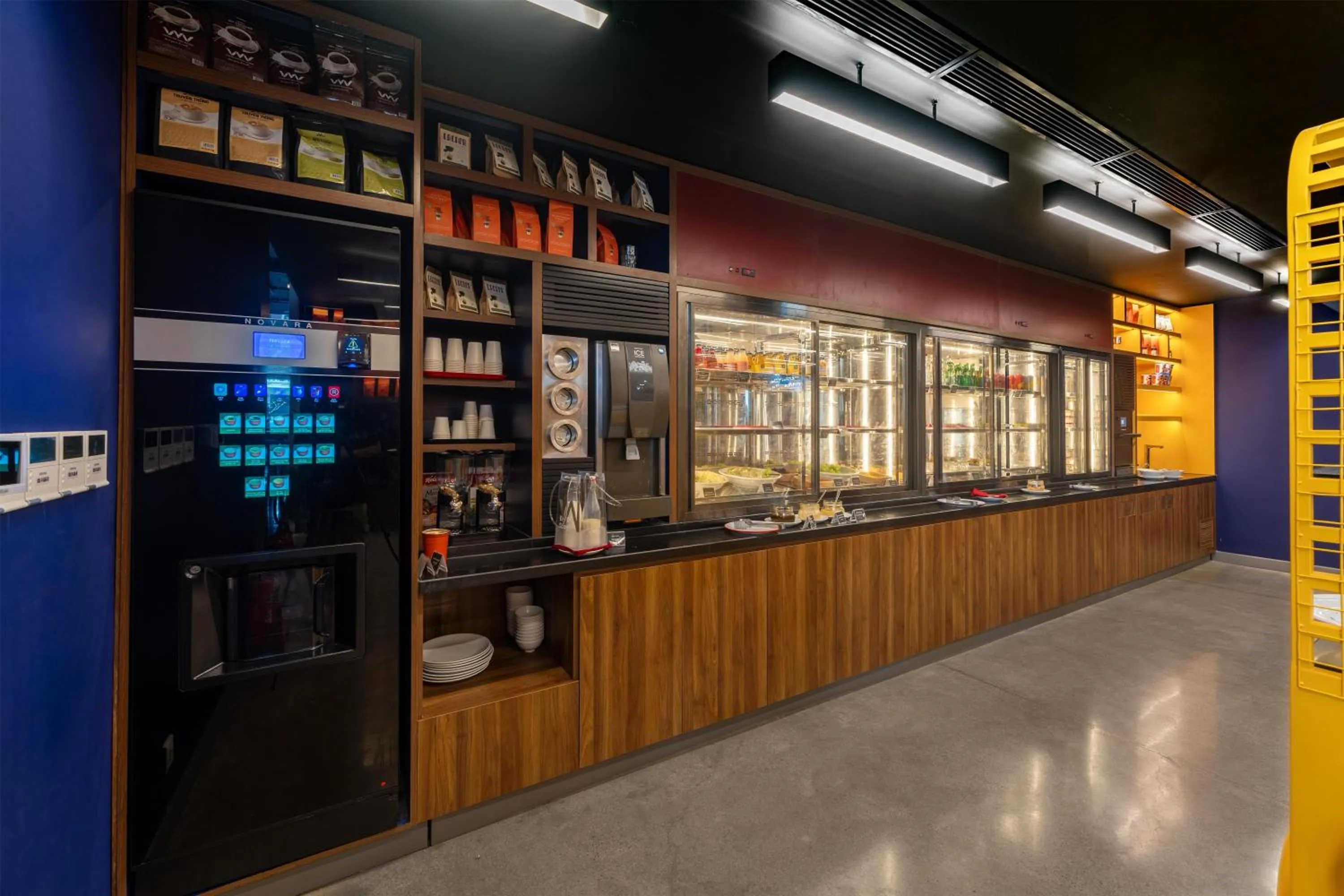 Restaurant/places to eat in Wink Tuy Hoa Beach, Unscripted by Hyatt - 24 Hours stay