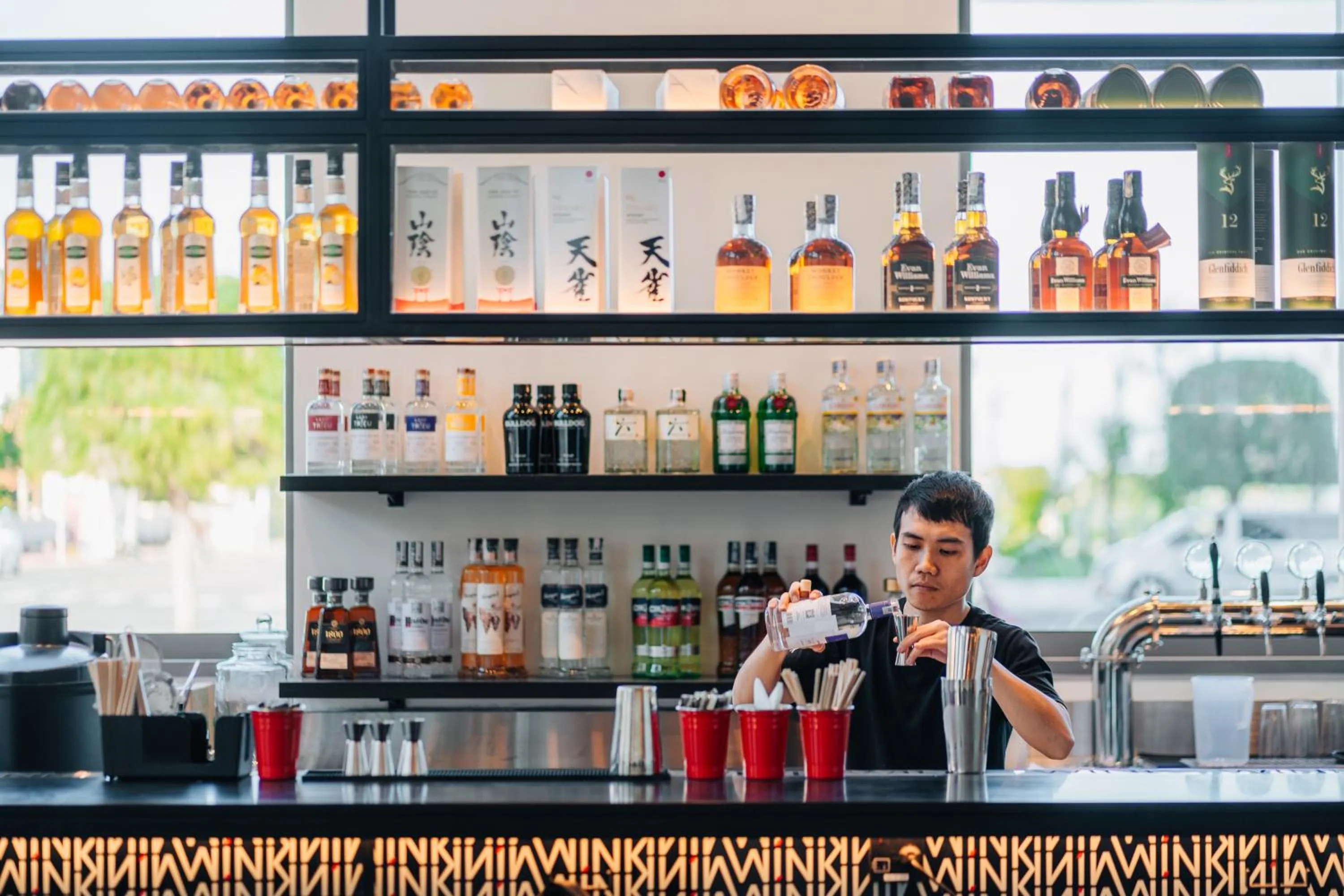 Lounge or bar in Wink Tuy Hoa Beach, Unscripted by Hyatt