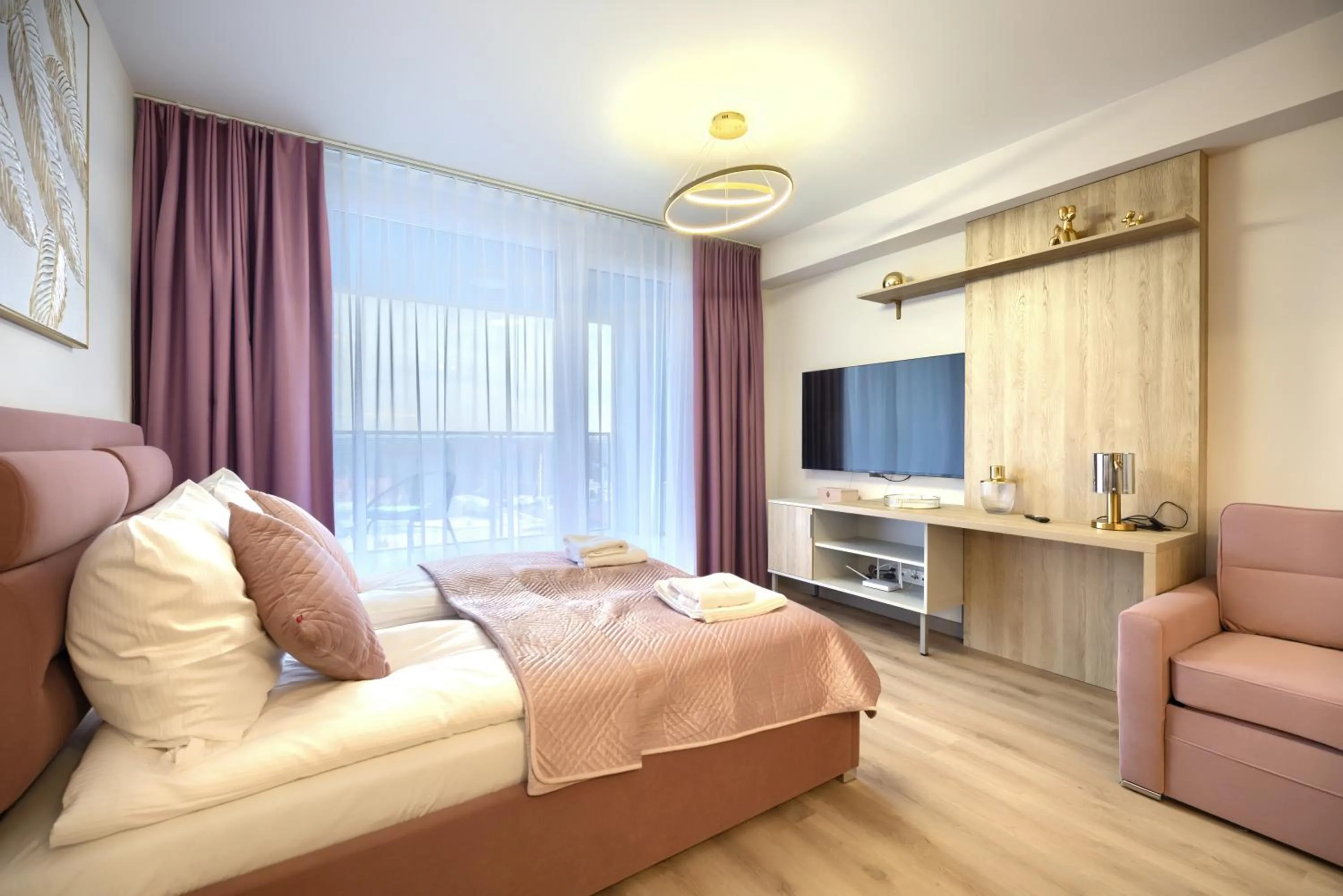 King Studio with Sofa Bed in AboutArtApartments - Otyńska 4