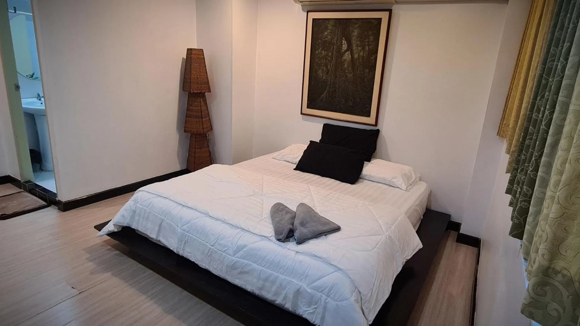 Bed in DonMueang station hotel