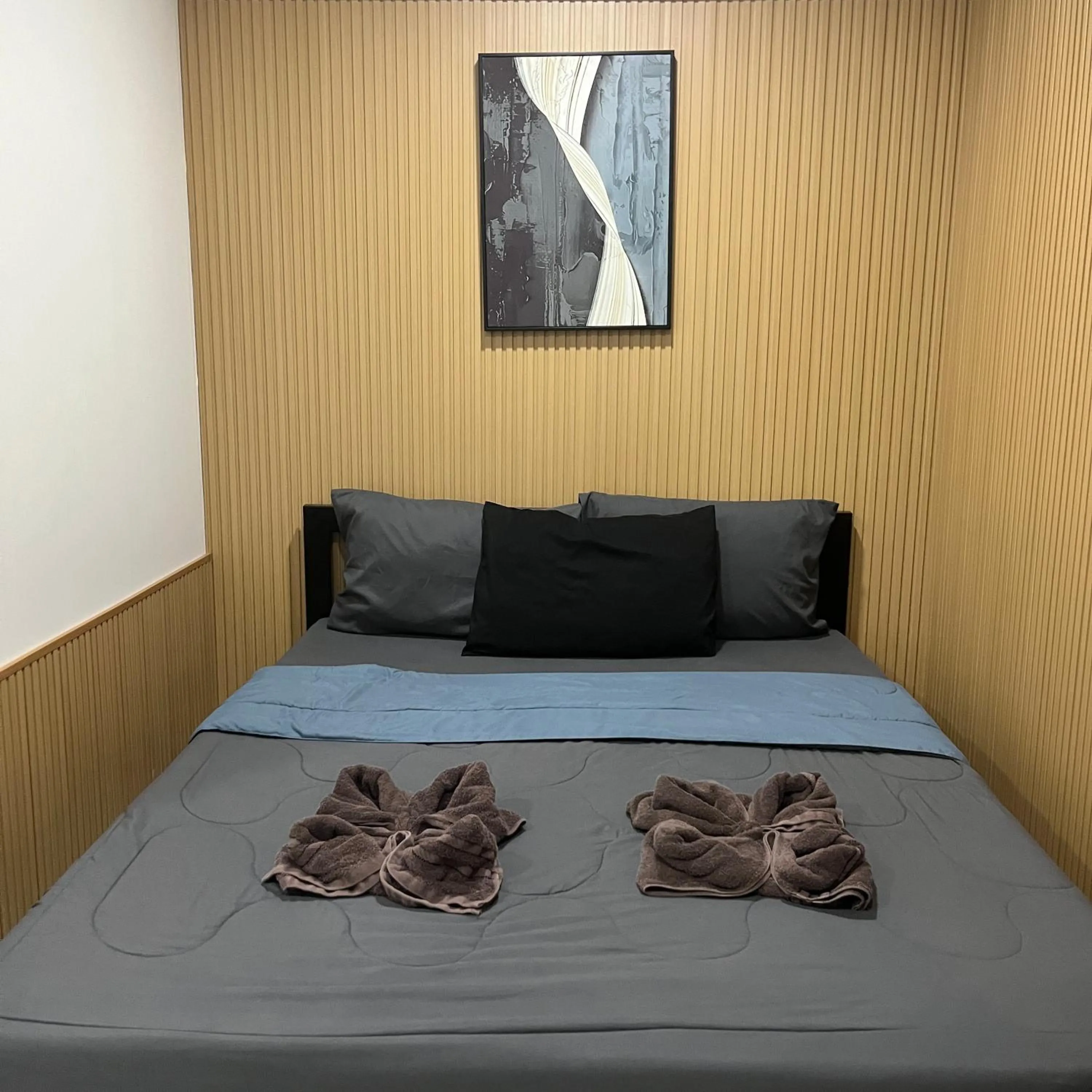 Bed in DonMueang station hotel