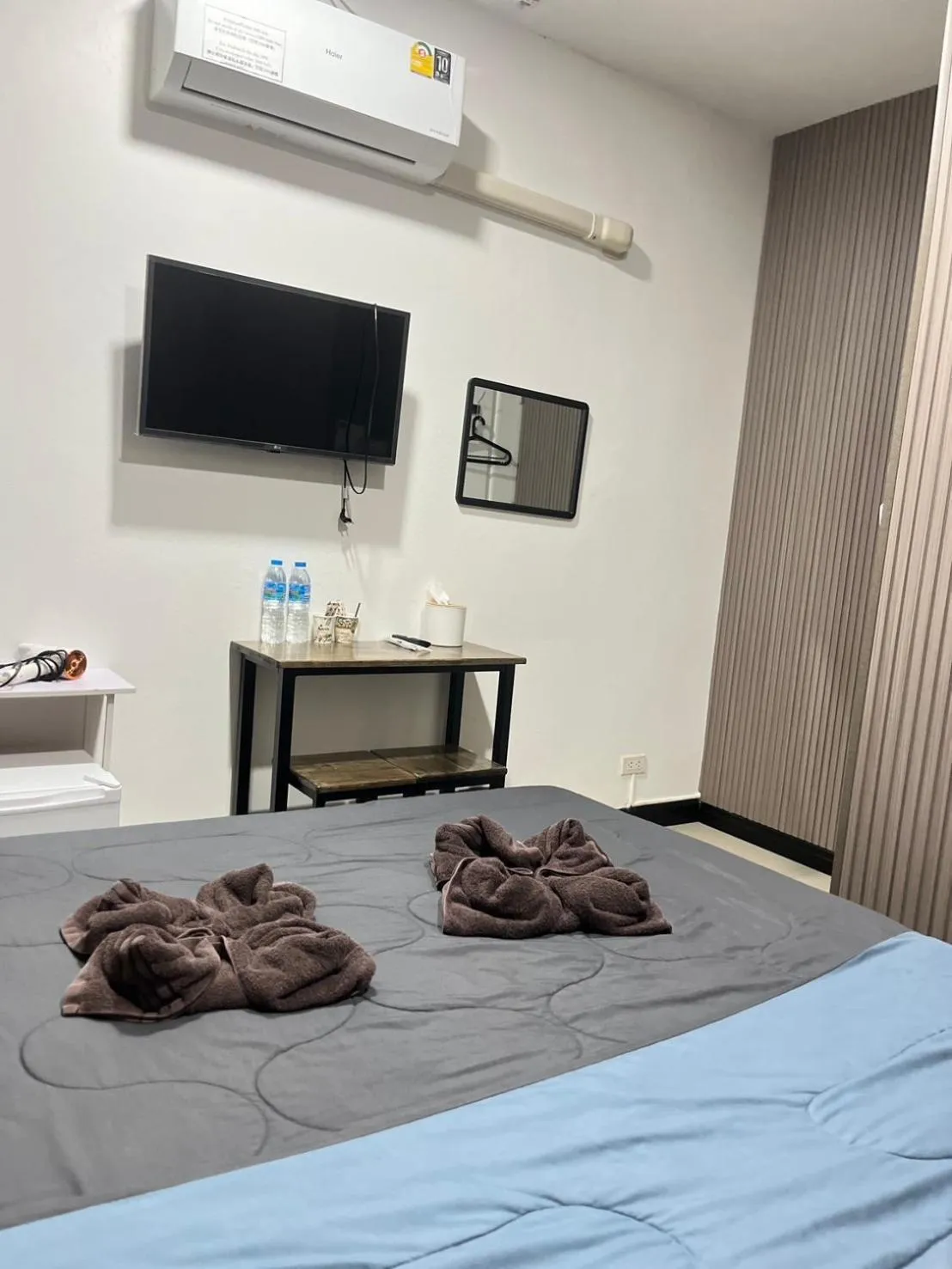 Bed in DonMueang station hotel