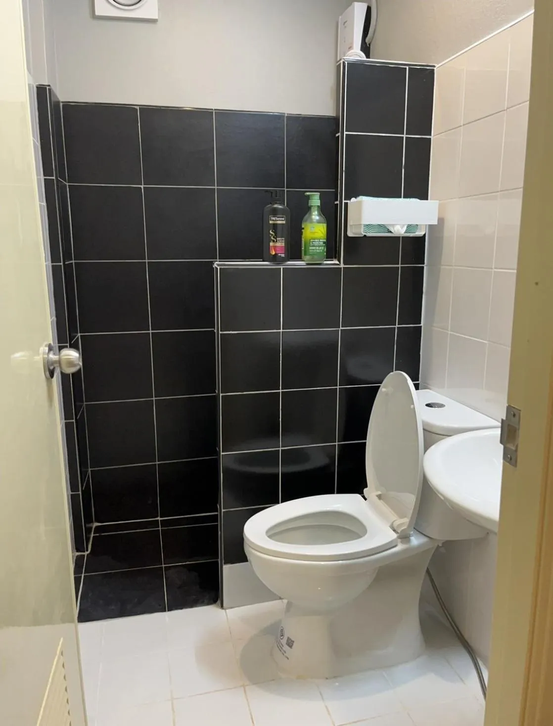 Toilet in DonMueang station hotel