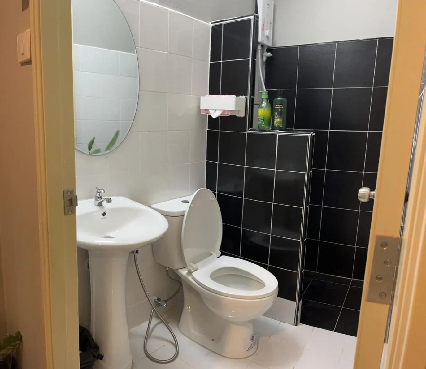 Toilet in DonMueang station hotel