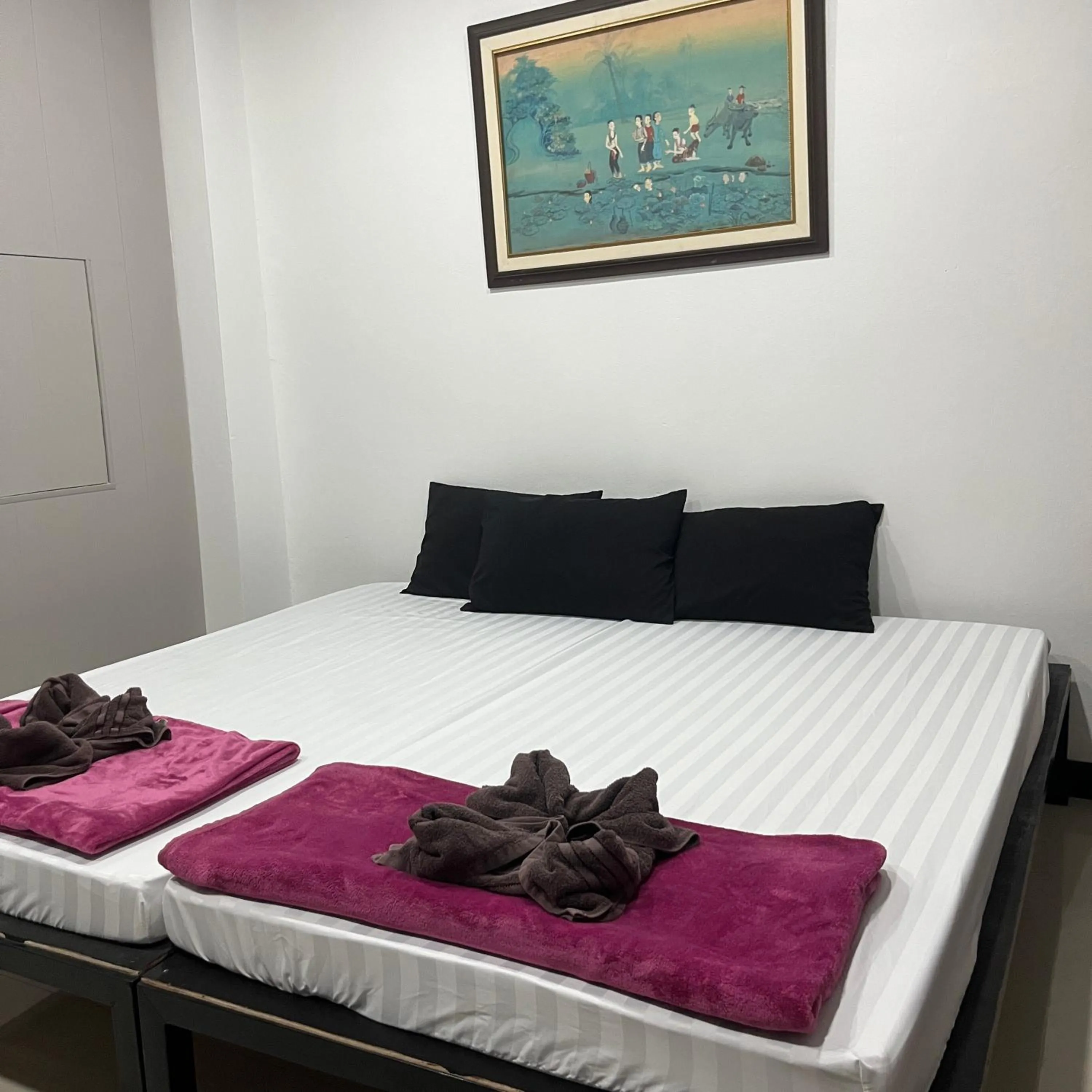 Bed in DonMueang station hotel