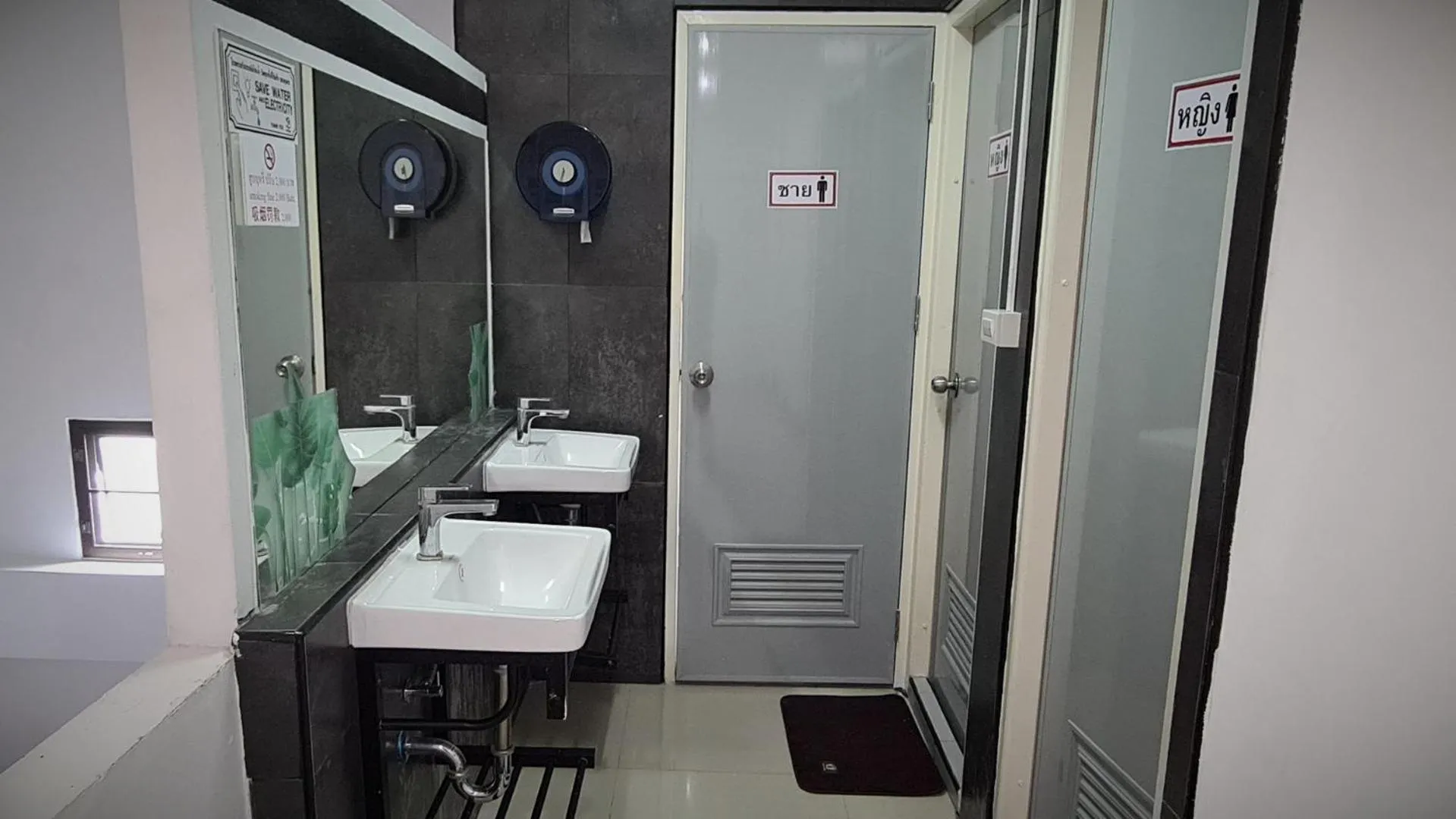 Bathroom in DonMueang station hotel