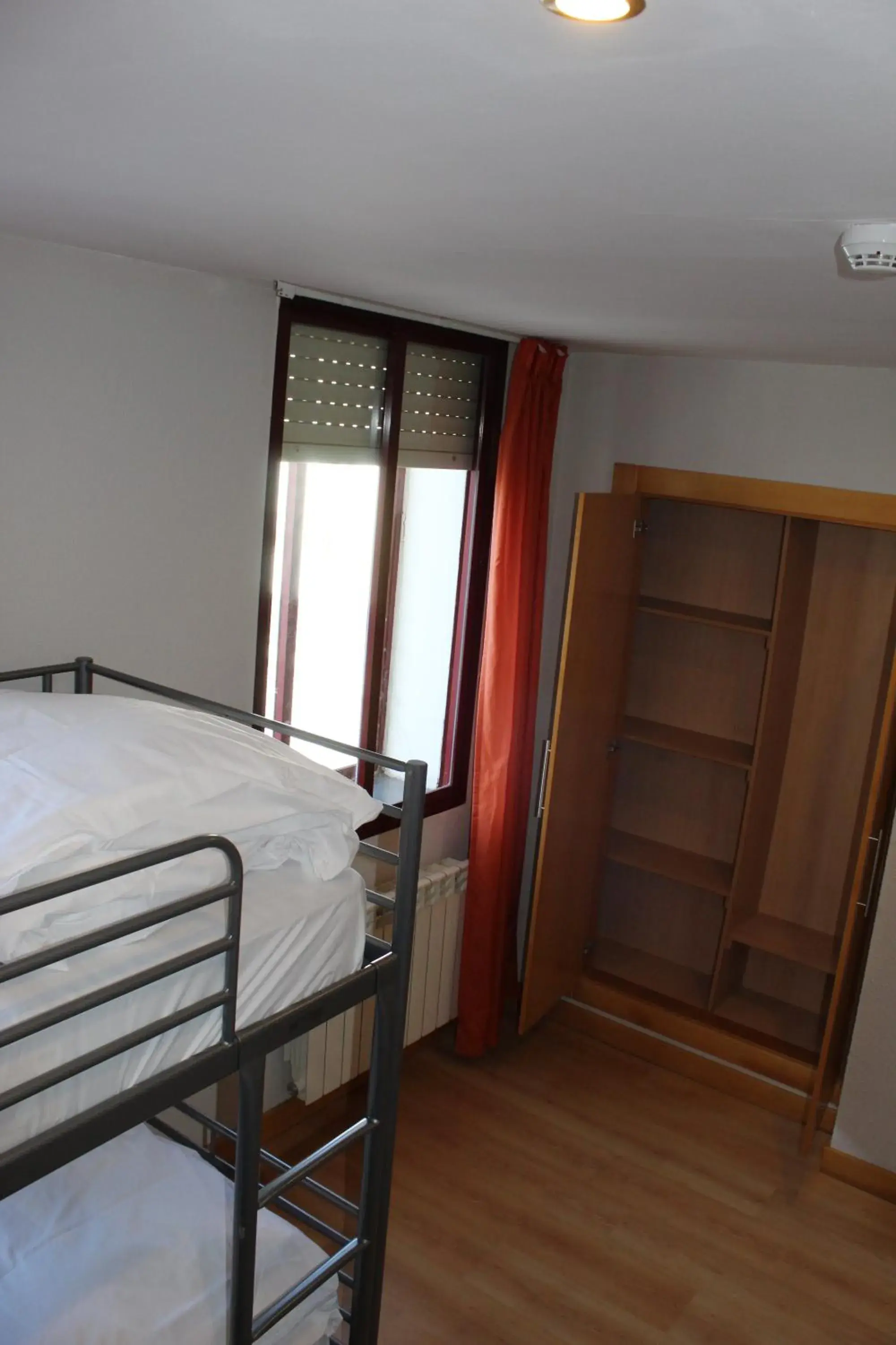 Double Room in Mola! Hostel Burgos Double Room in Mola! Hostel Burgos