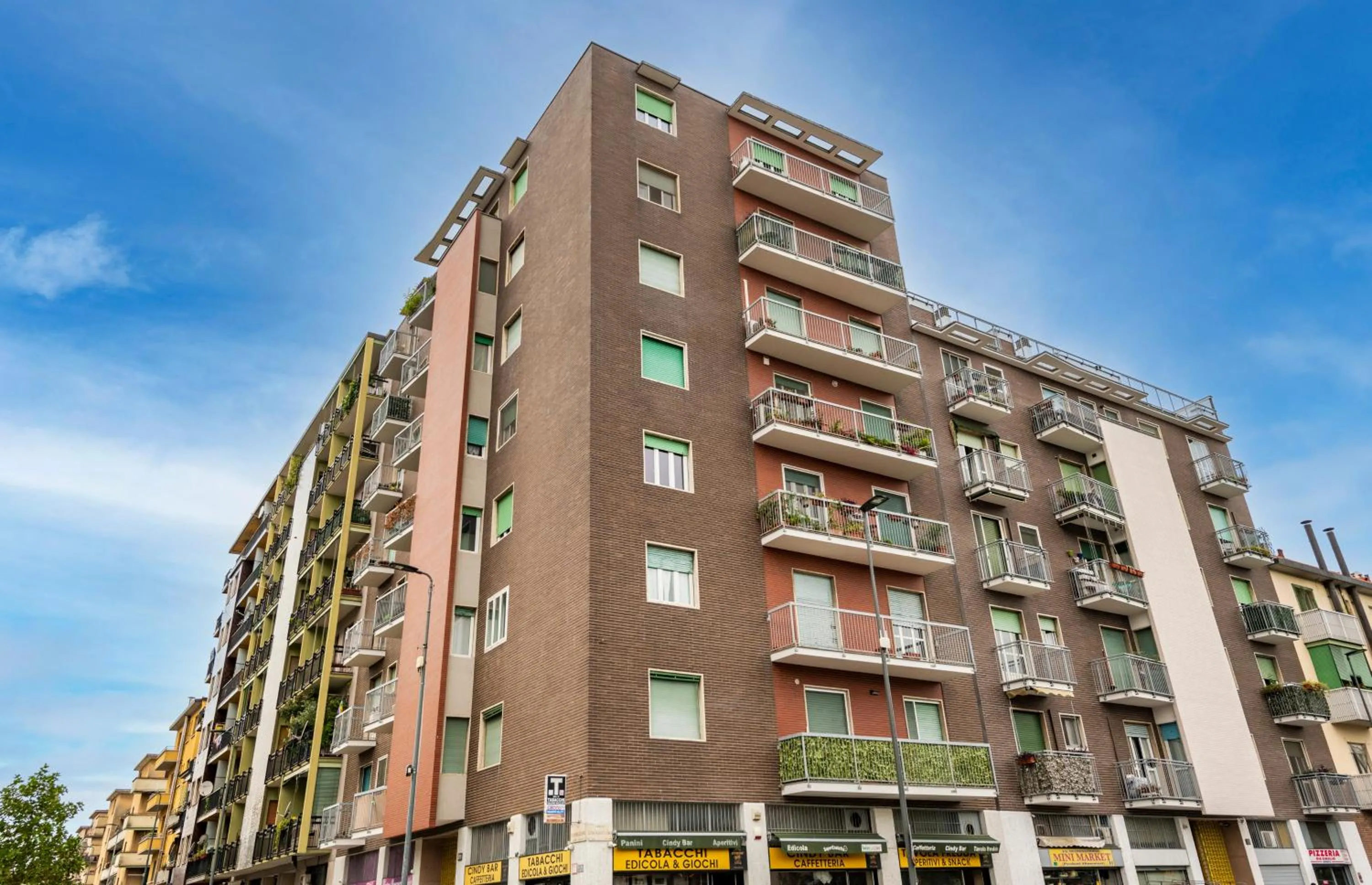 Property building in Giambellino, 128 - Al Giambellino, ampio e comodo