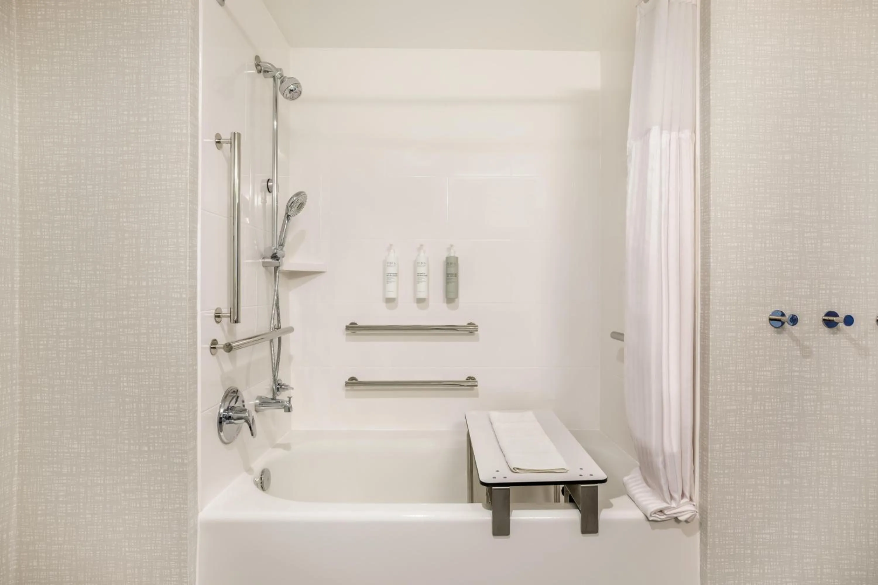 Bathroom in Hampton Inn Fort Myers Downtown