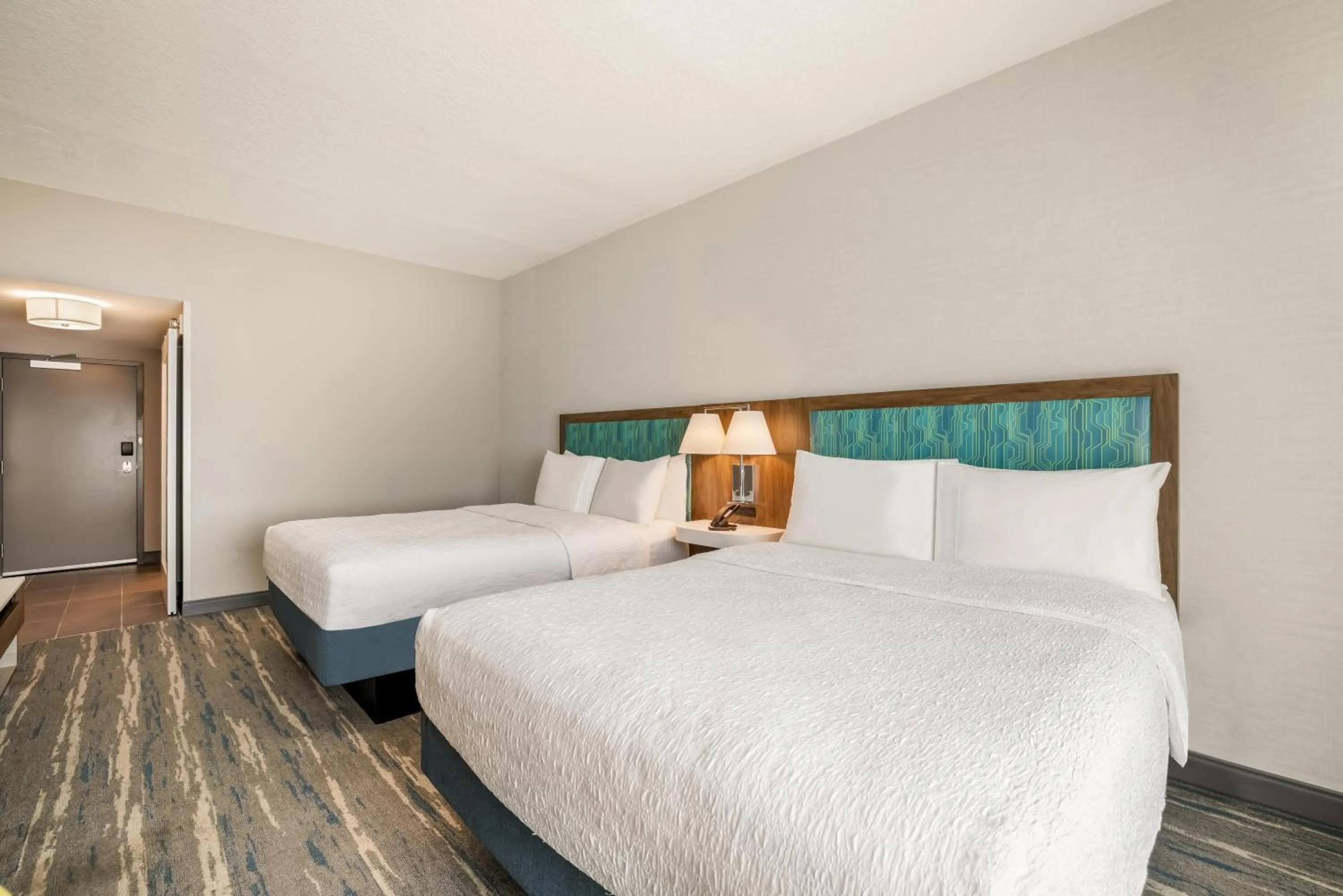 Bedroom, Bed in Hampton Inn Fort Myers Downtown