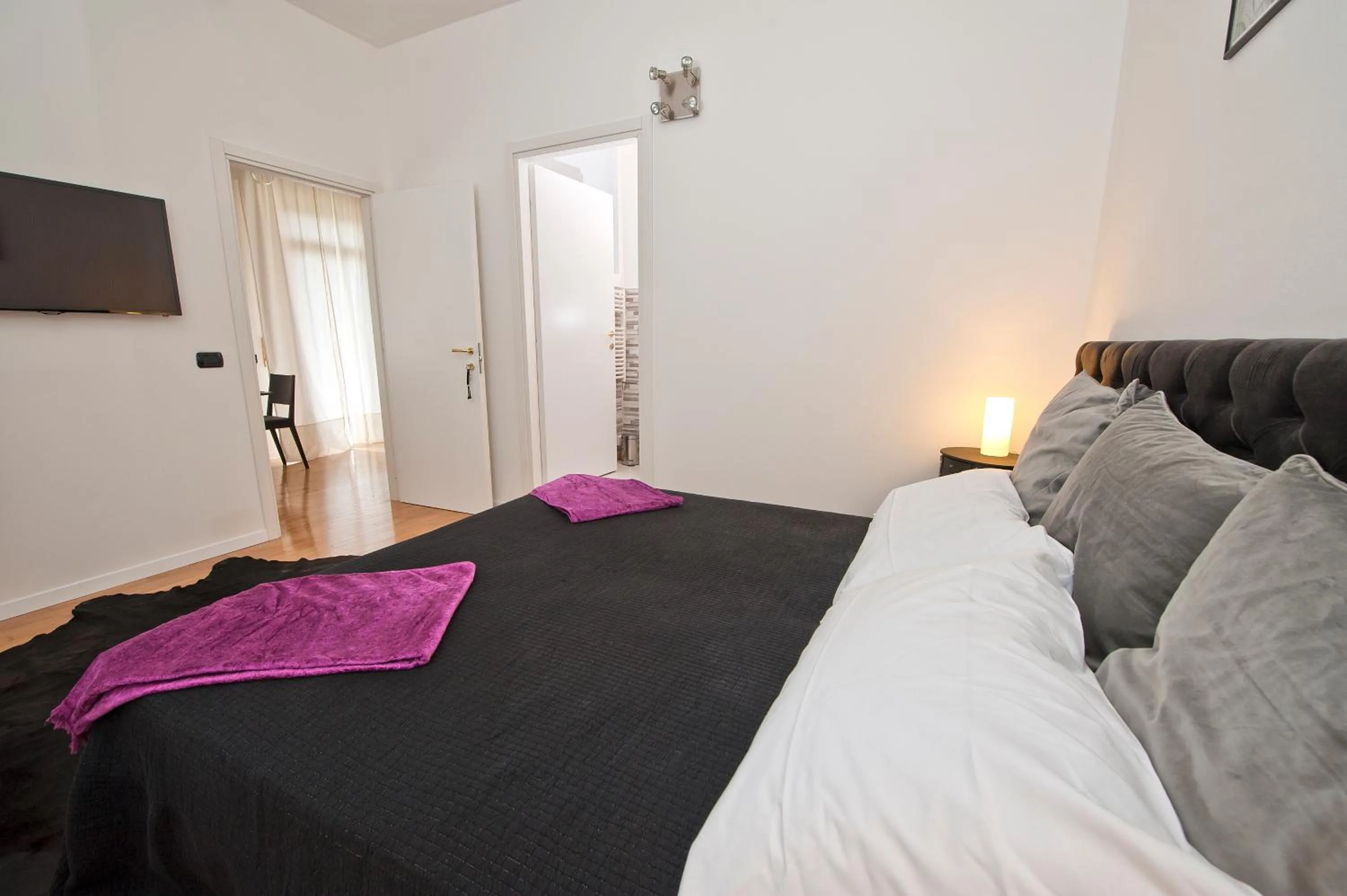 Photo of the whole room, Bed in Verona Maison