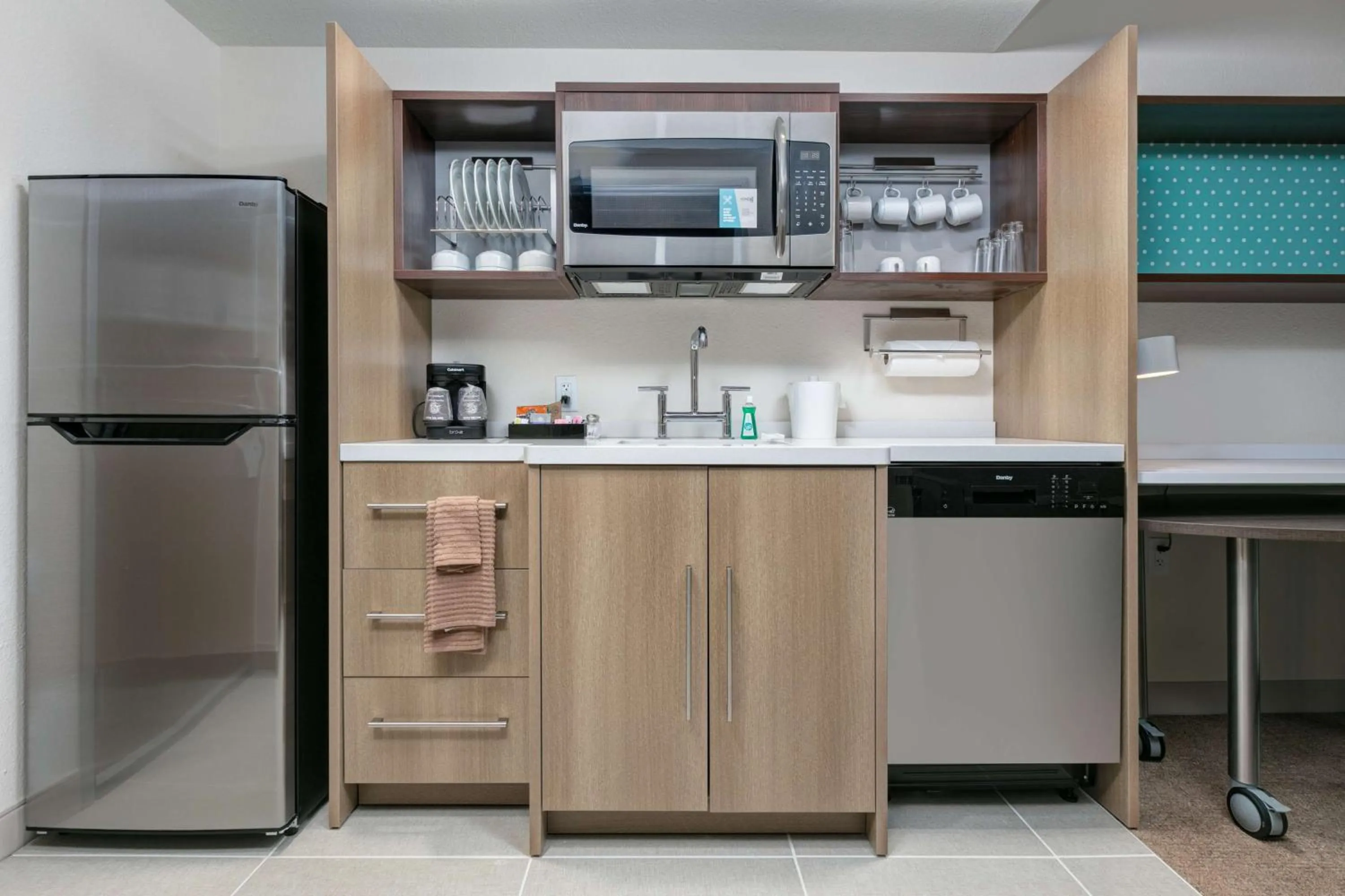 Kitchen or kitchenette in Home2 Suites By Hilton Tulsa Airport