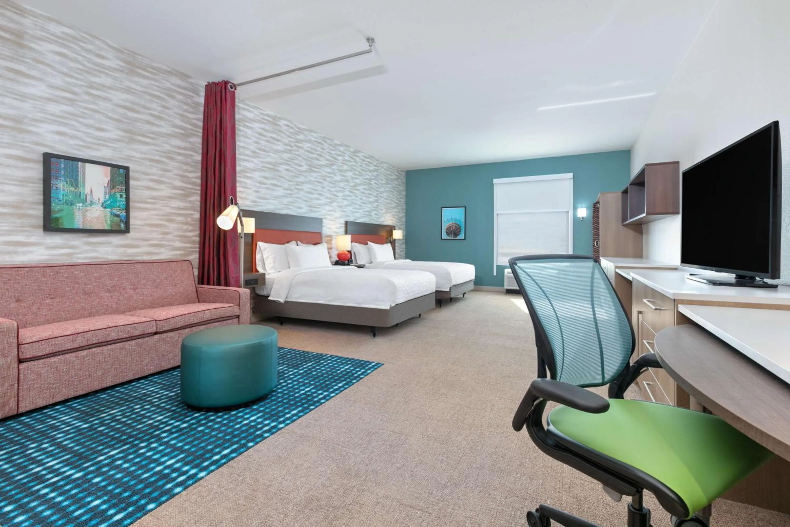 Living room, Bed in Home2 Suites By Hilton Tulsa Airport