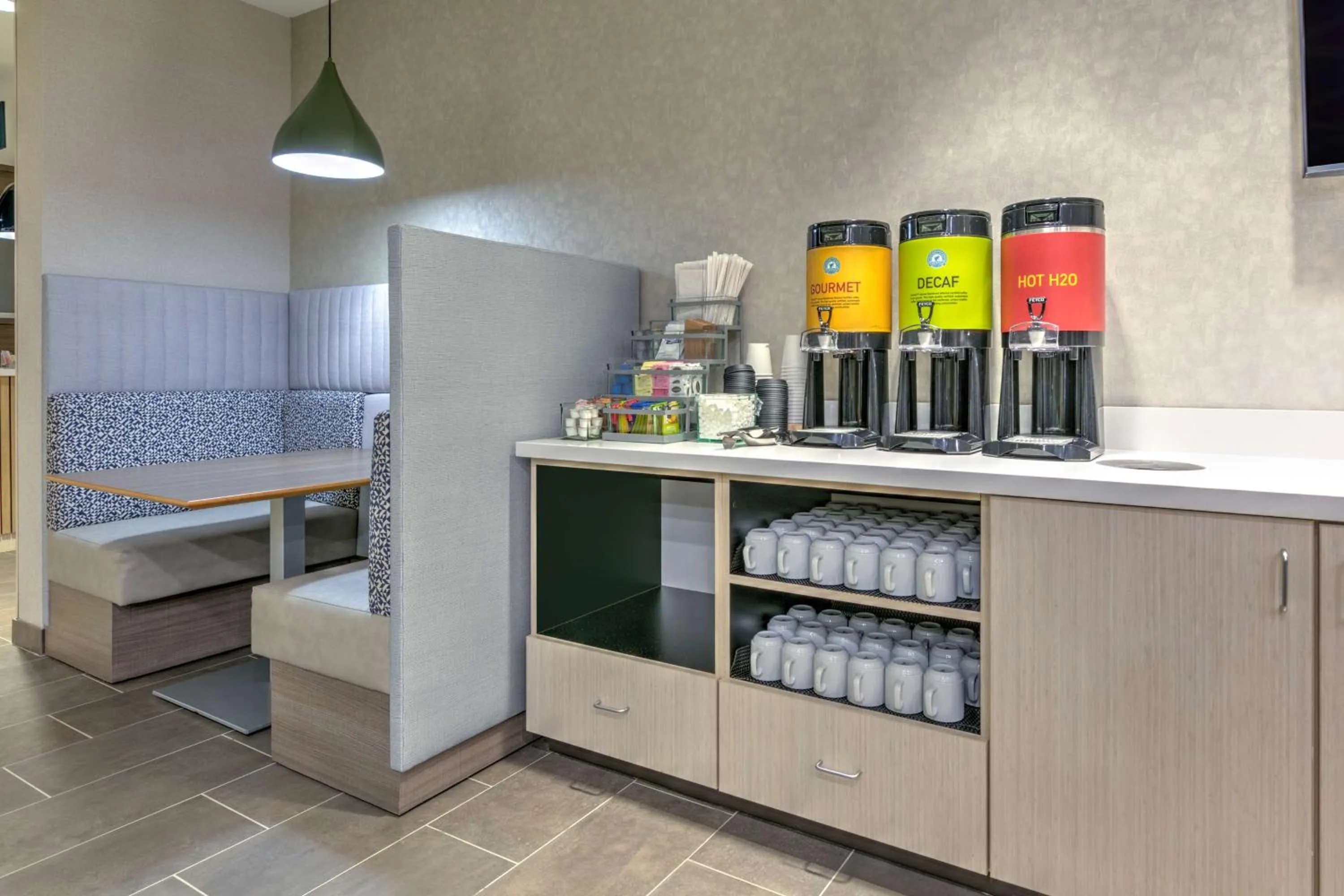 Dining area in Home2 Suites By Hilton Tulsa Airport