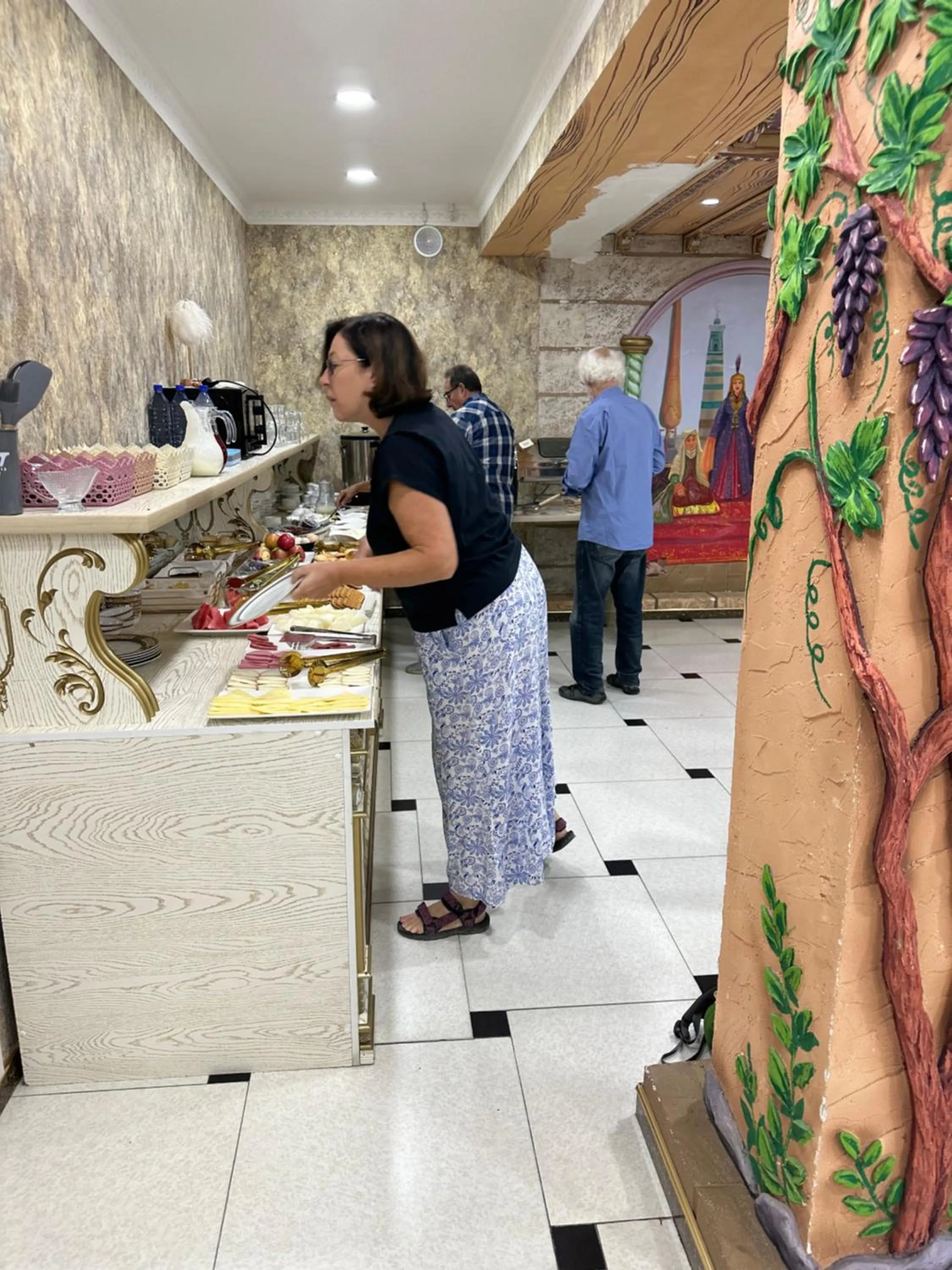 People in New Minor Hotel