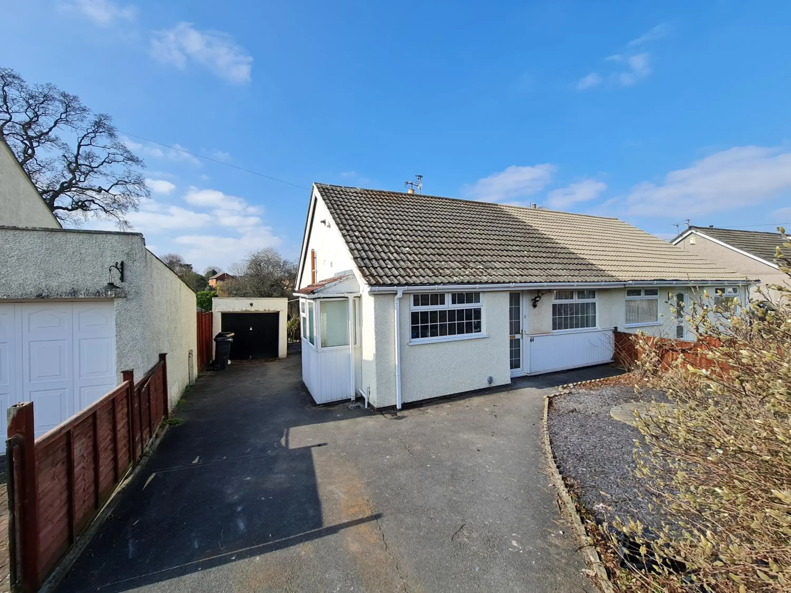 Bristol 2-Bed Bungalow Sleeps 4 Parking Bristol 2-Bed Bungalow Sleeps 4 Parking
