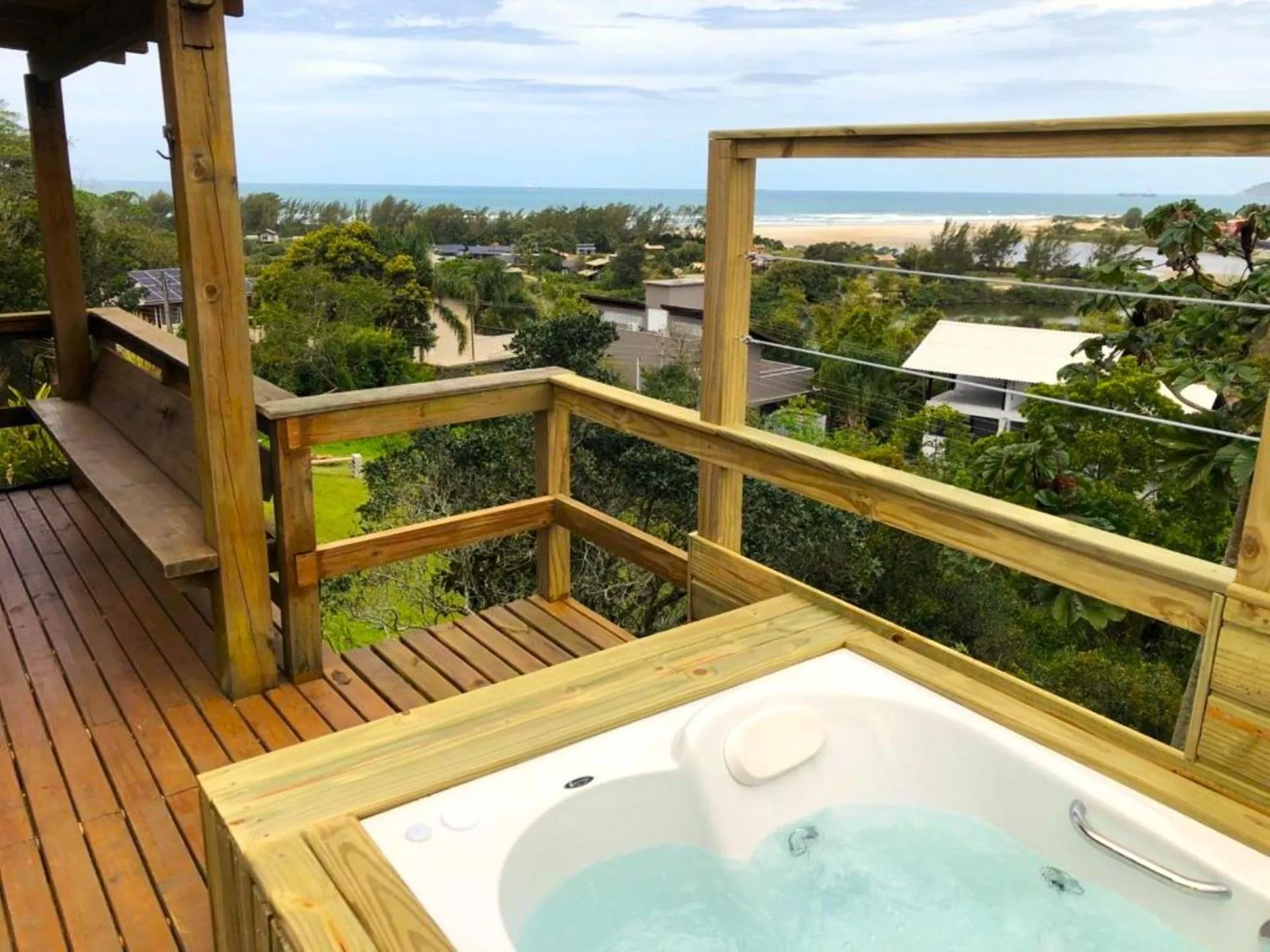 Suite with Hot Tub in Chalés e Bangalôs Ibiraquera