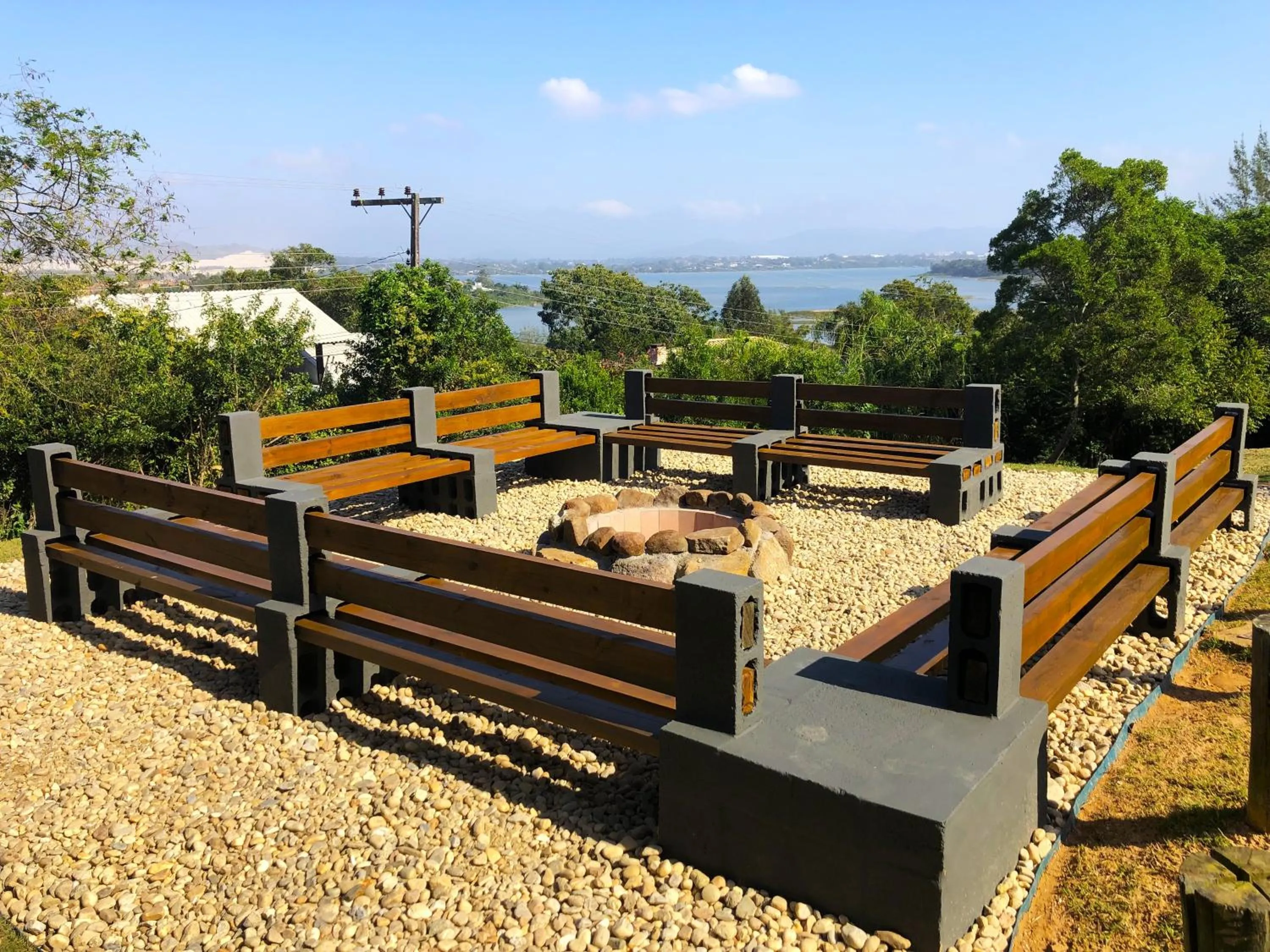 flat iron in Chalés e Bangalôs Ibiraquera