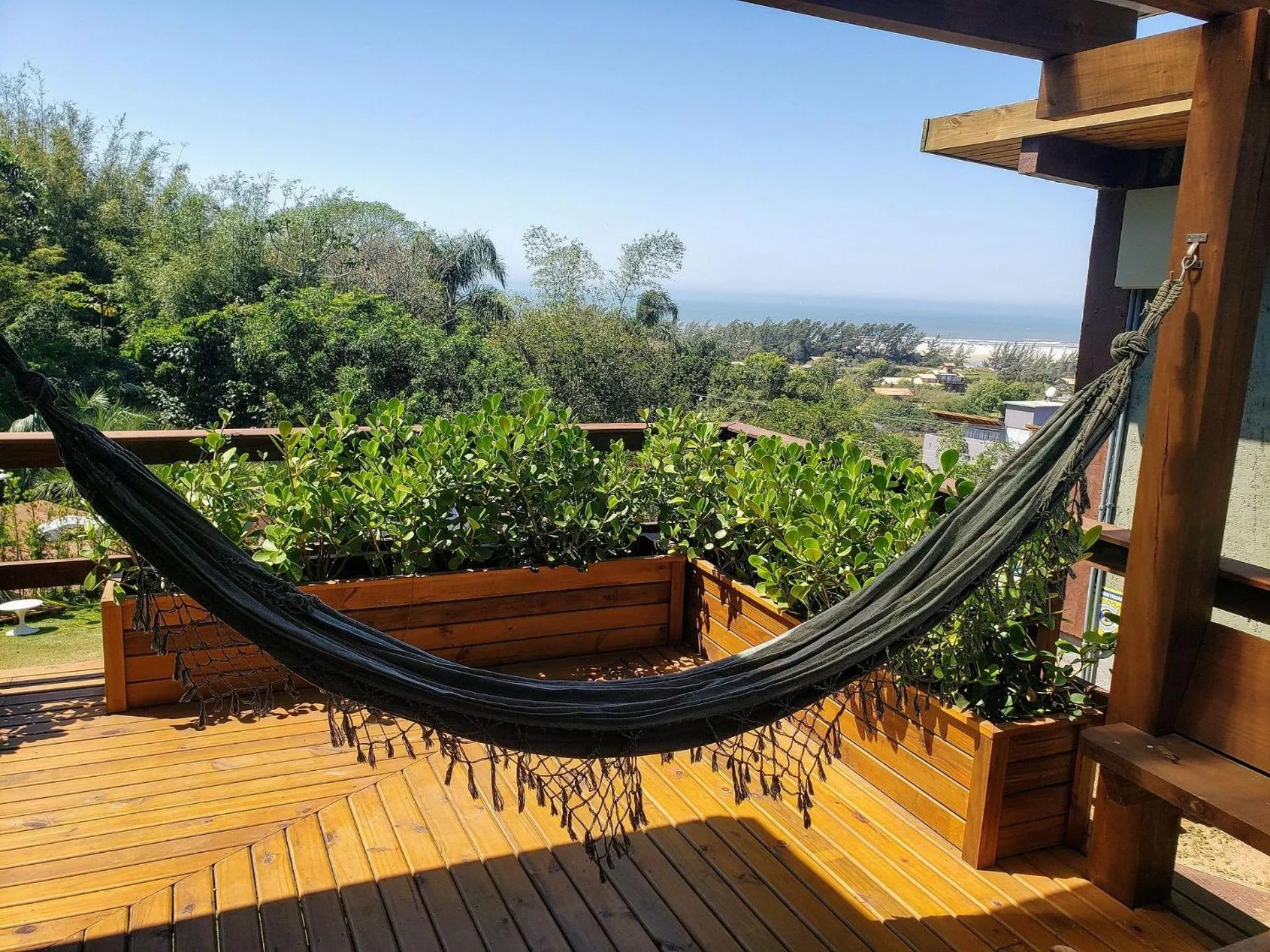 Balcony/Terrace in Chalés e Bangalôs Ibiraquera