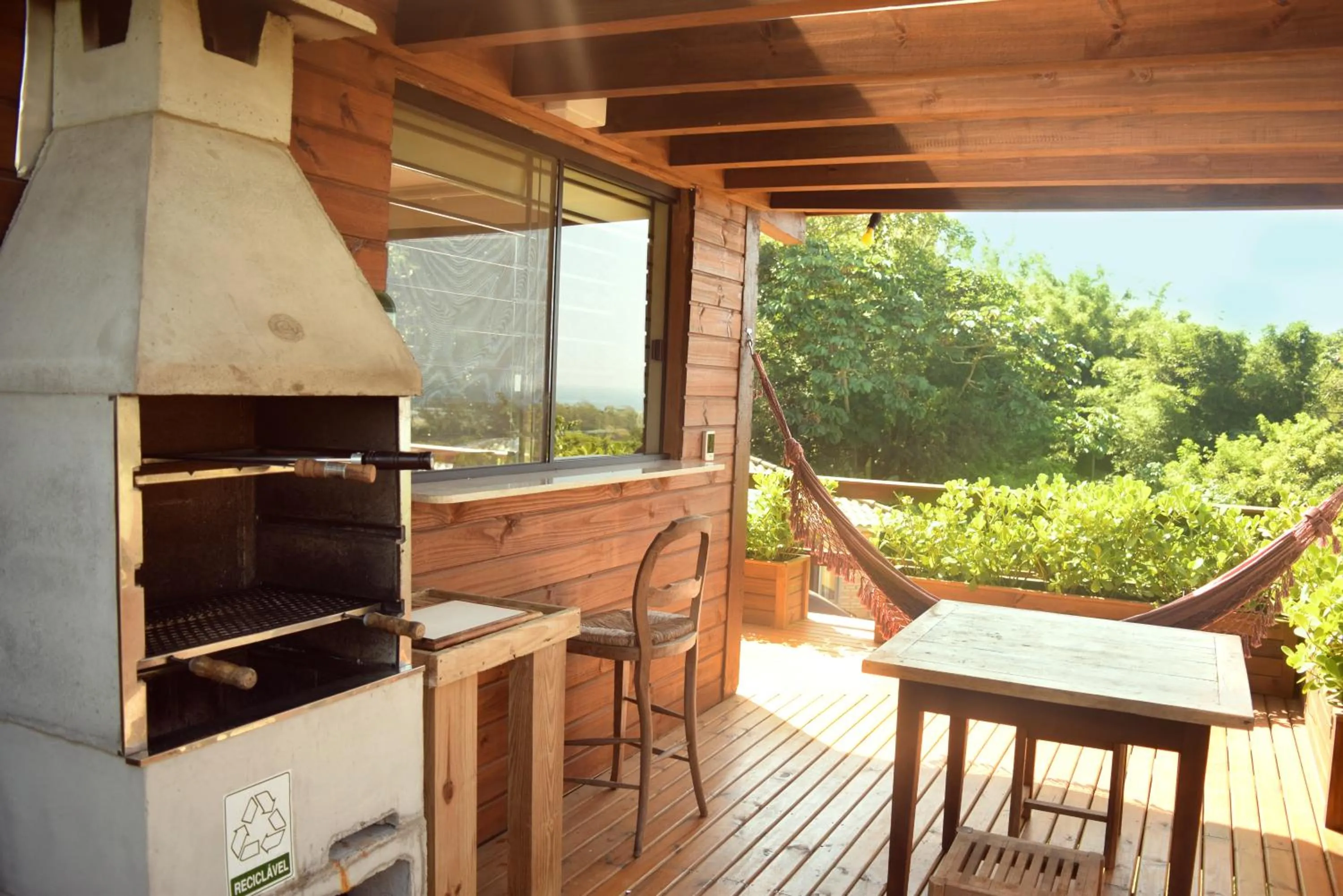 BBQ facilities in Chalés e Bangalôs Ibiraquera