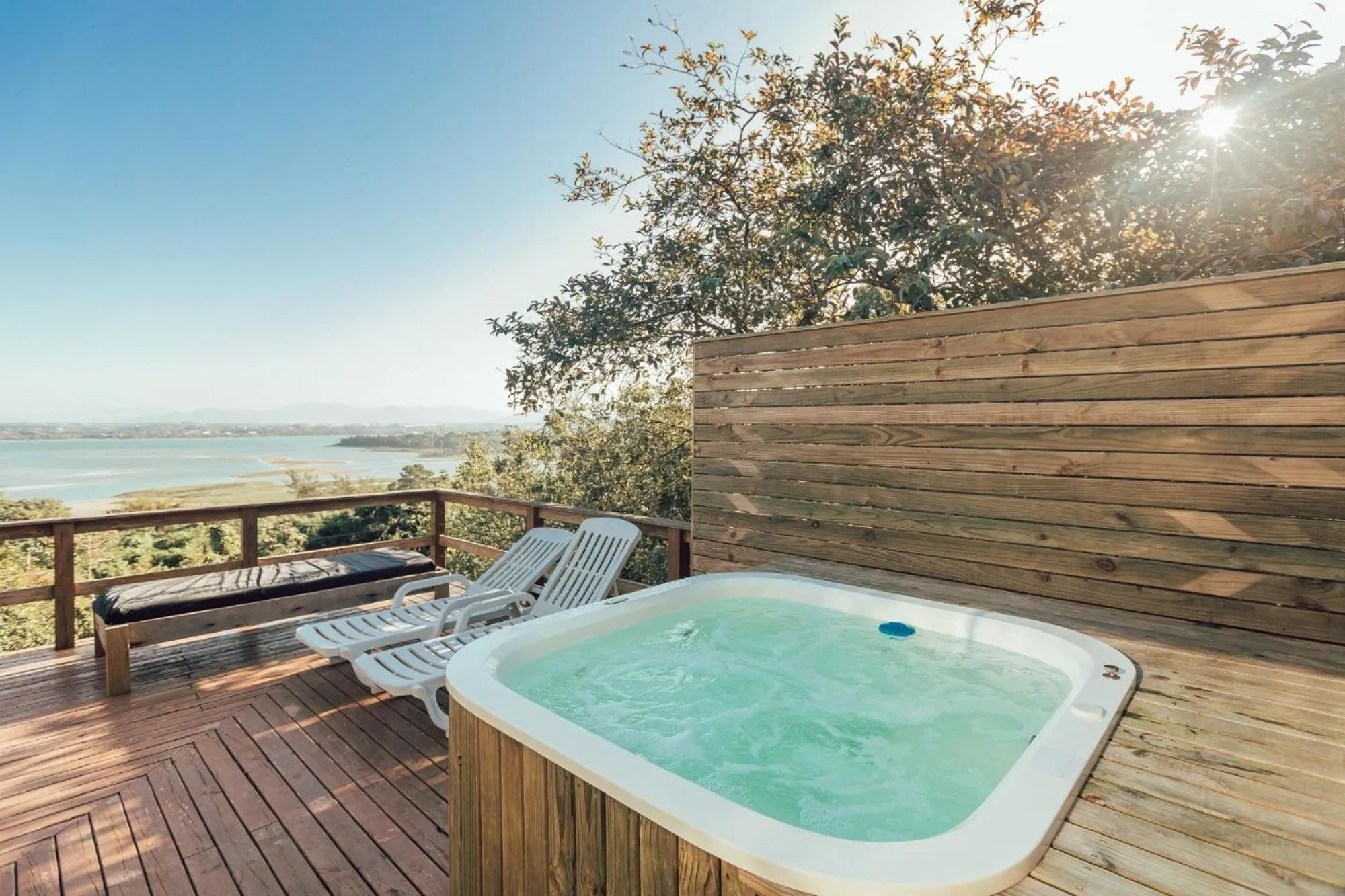 Hot Tub in Chalés e Bangalôs Ibiraquera