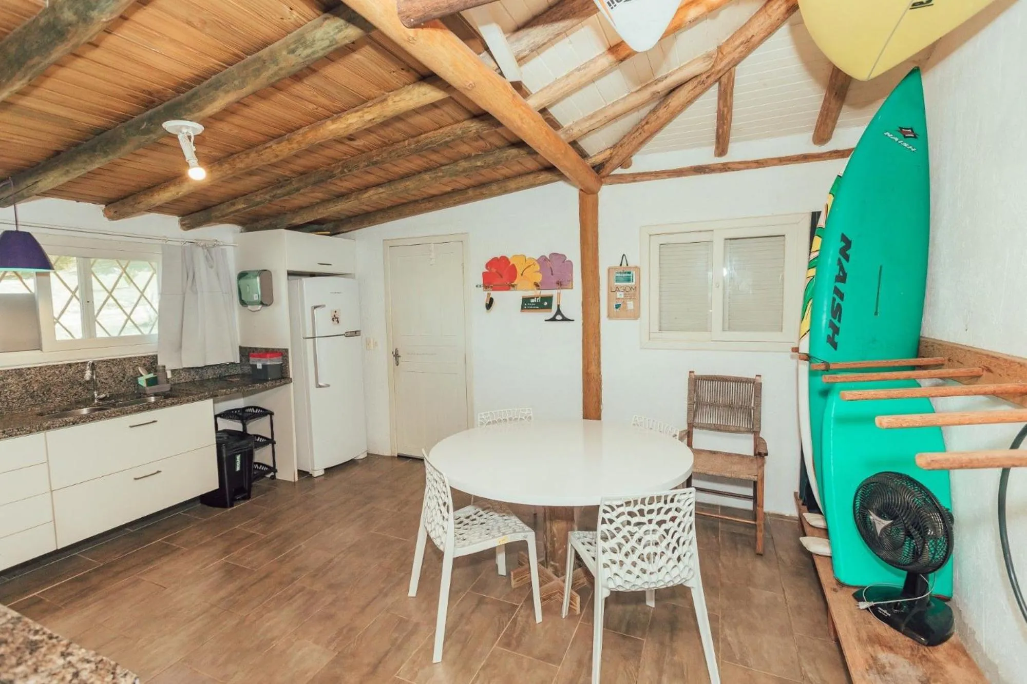 Kitchen or kitchenette in Chalés e Bangalôs Ibiraquera