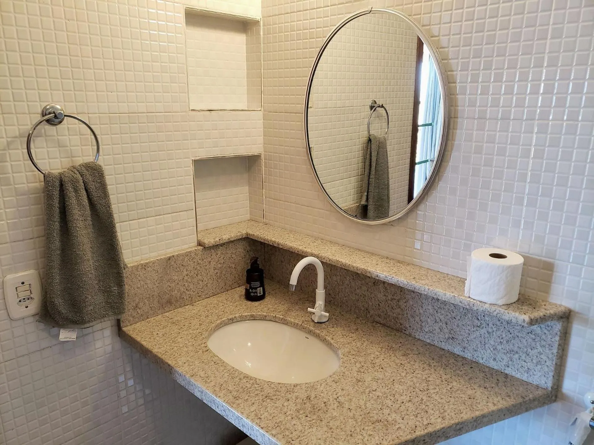 Toilet in Chalés e Bangalôs Ibiraquera