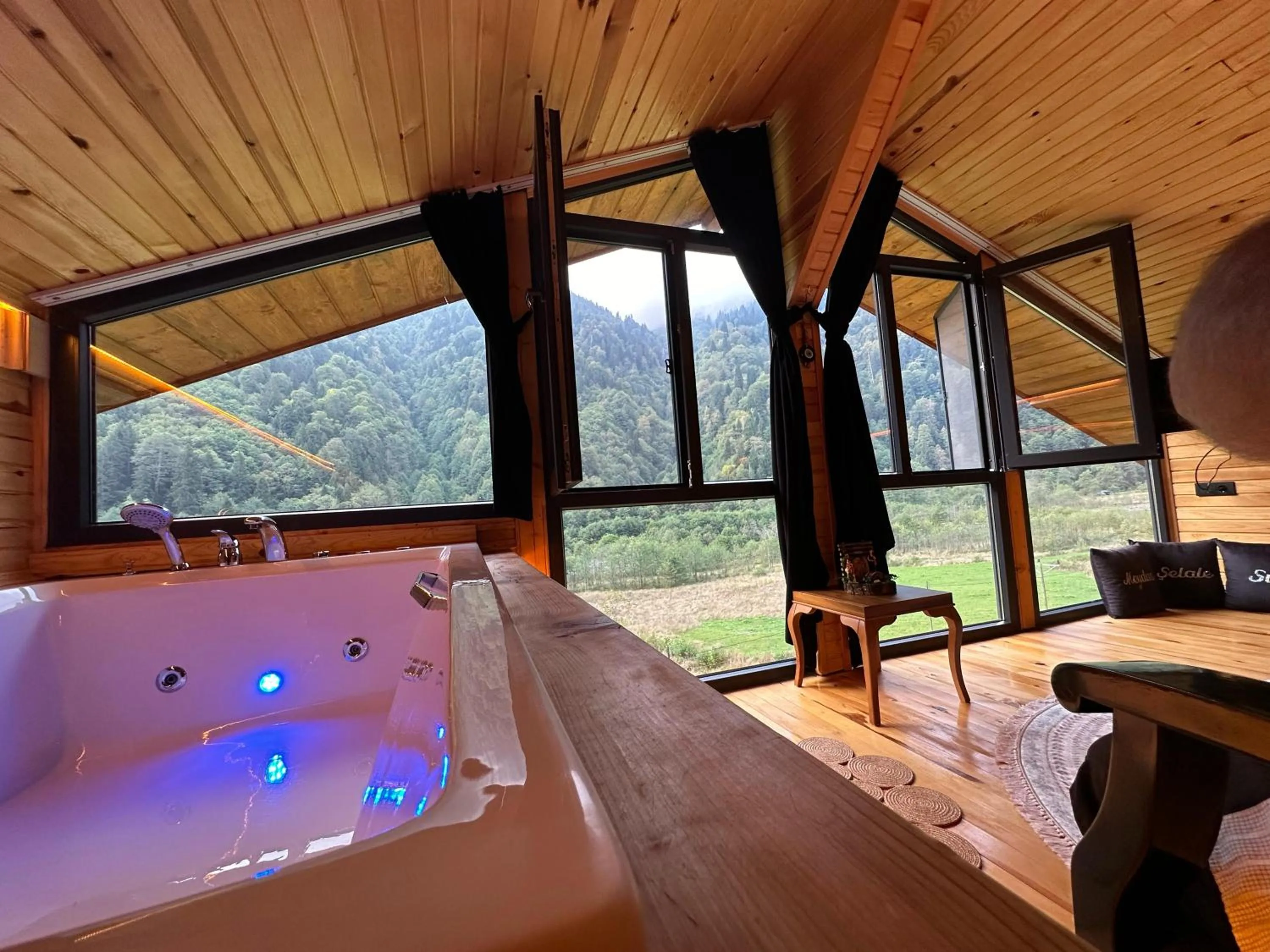 Meydan Şelale Dağ Evi