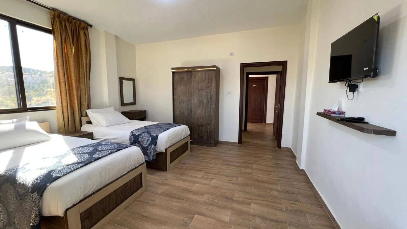 Communal lounge/ TV room, Bed in Al-jabal castle Hotel - Ajloun