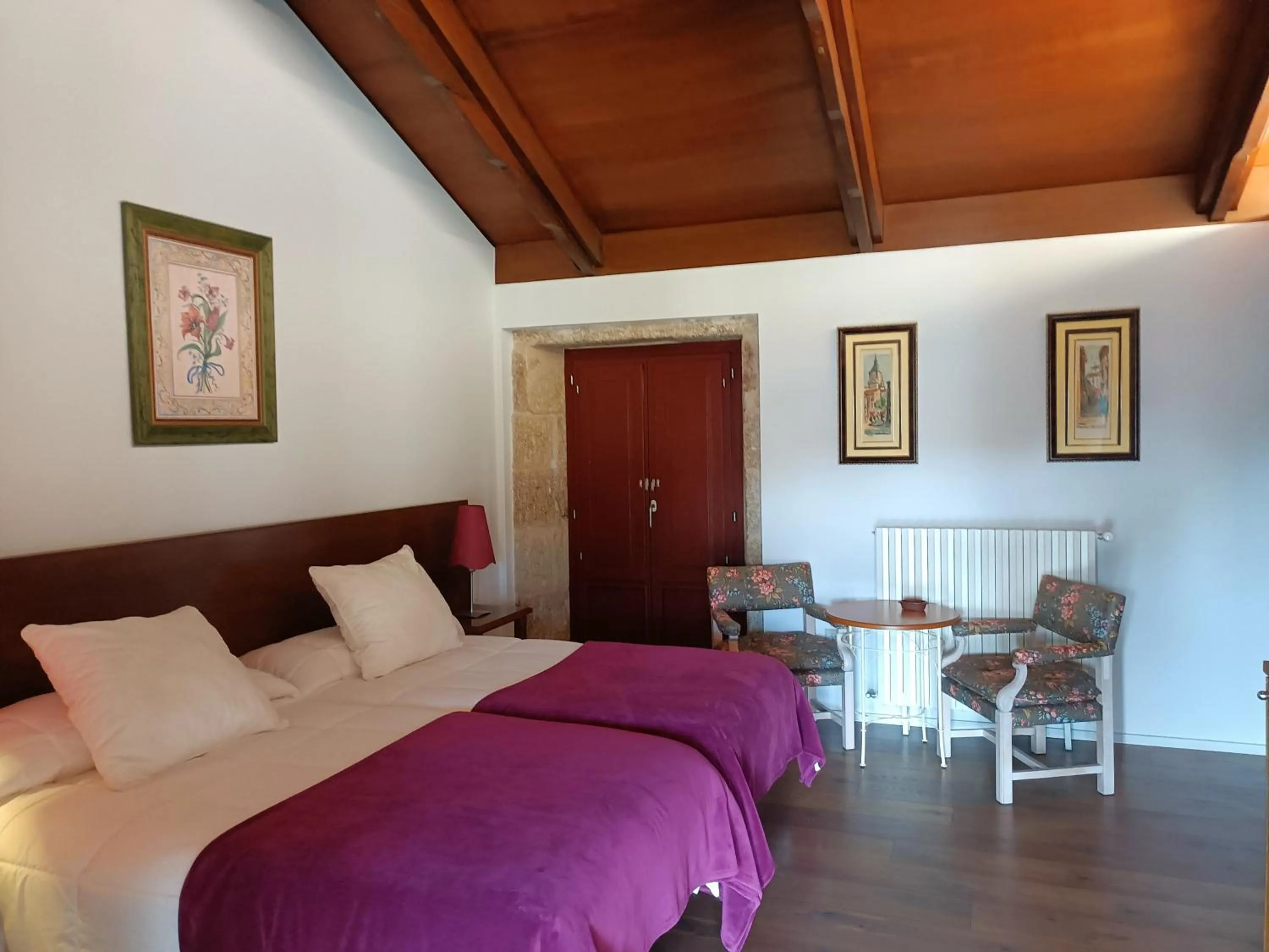 Photo of the whole room, Bed in Casa das Capelas