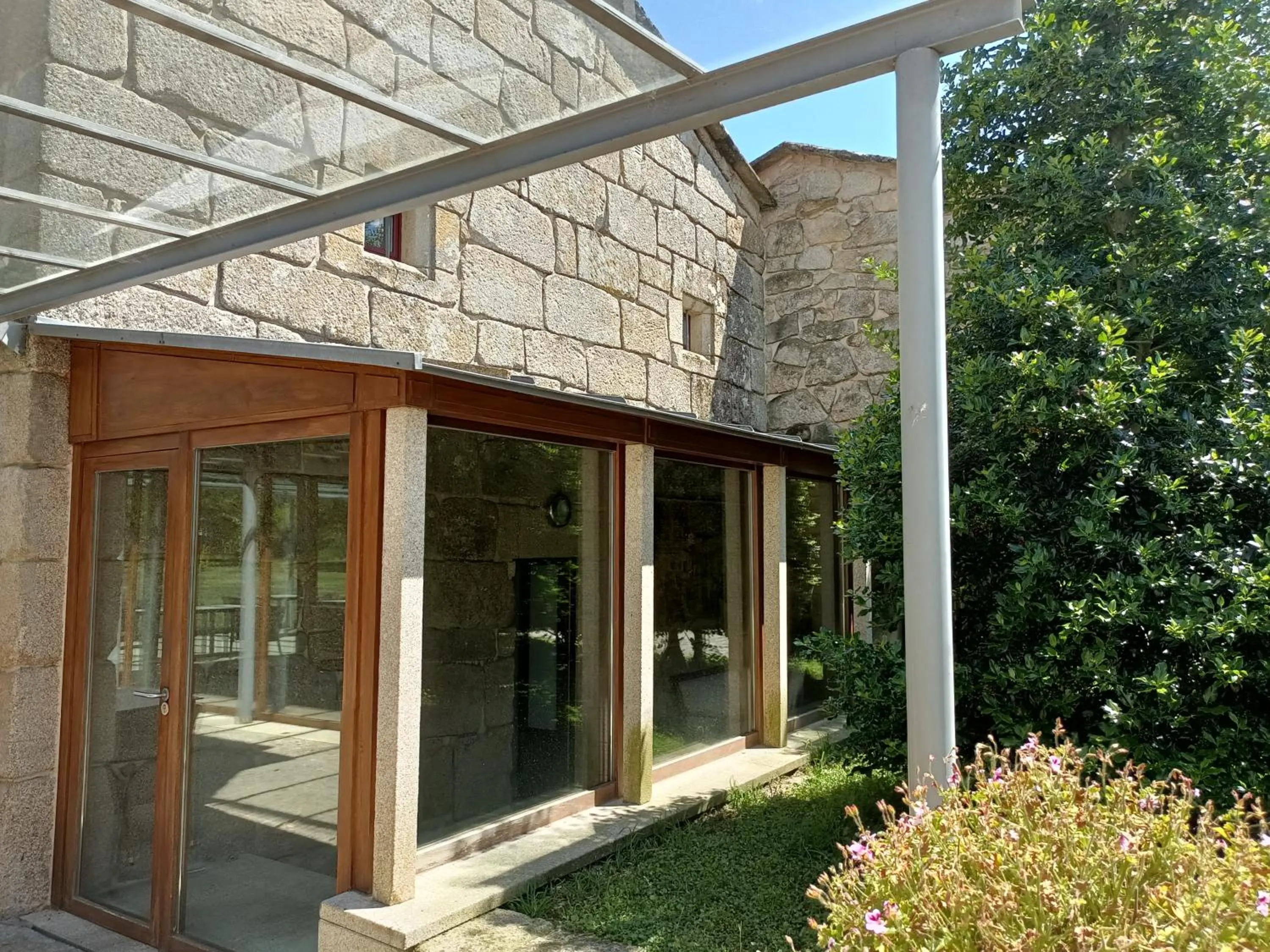 Property building in Casa das Capelas