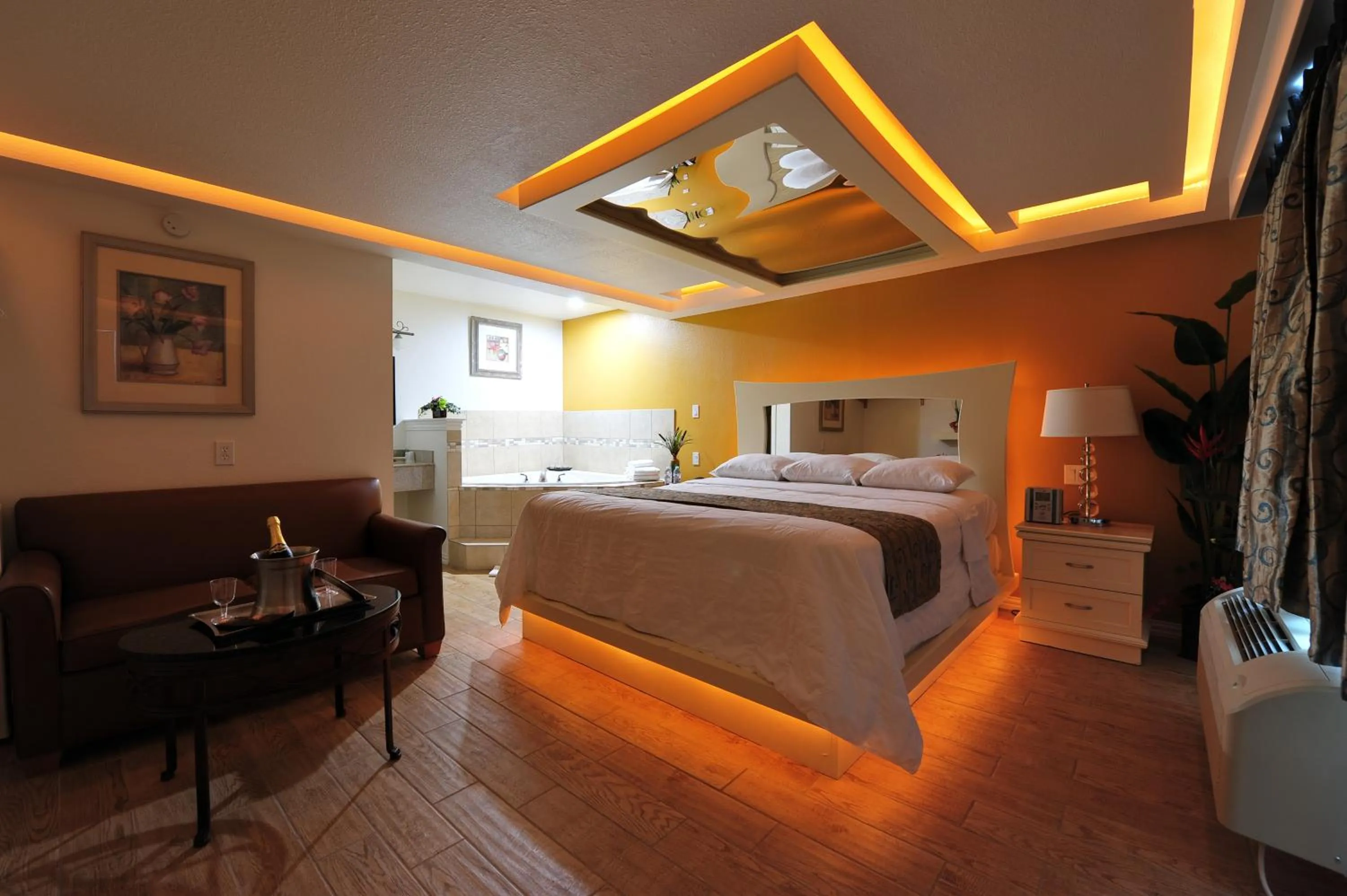 Coffee/tea facilities, Bed in Romantic Inn & Suites