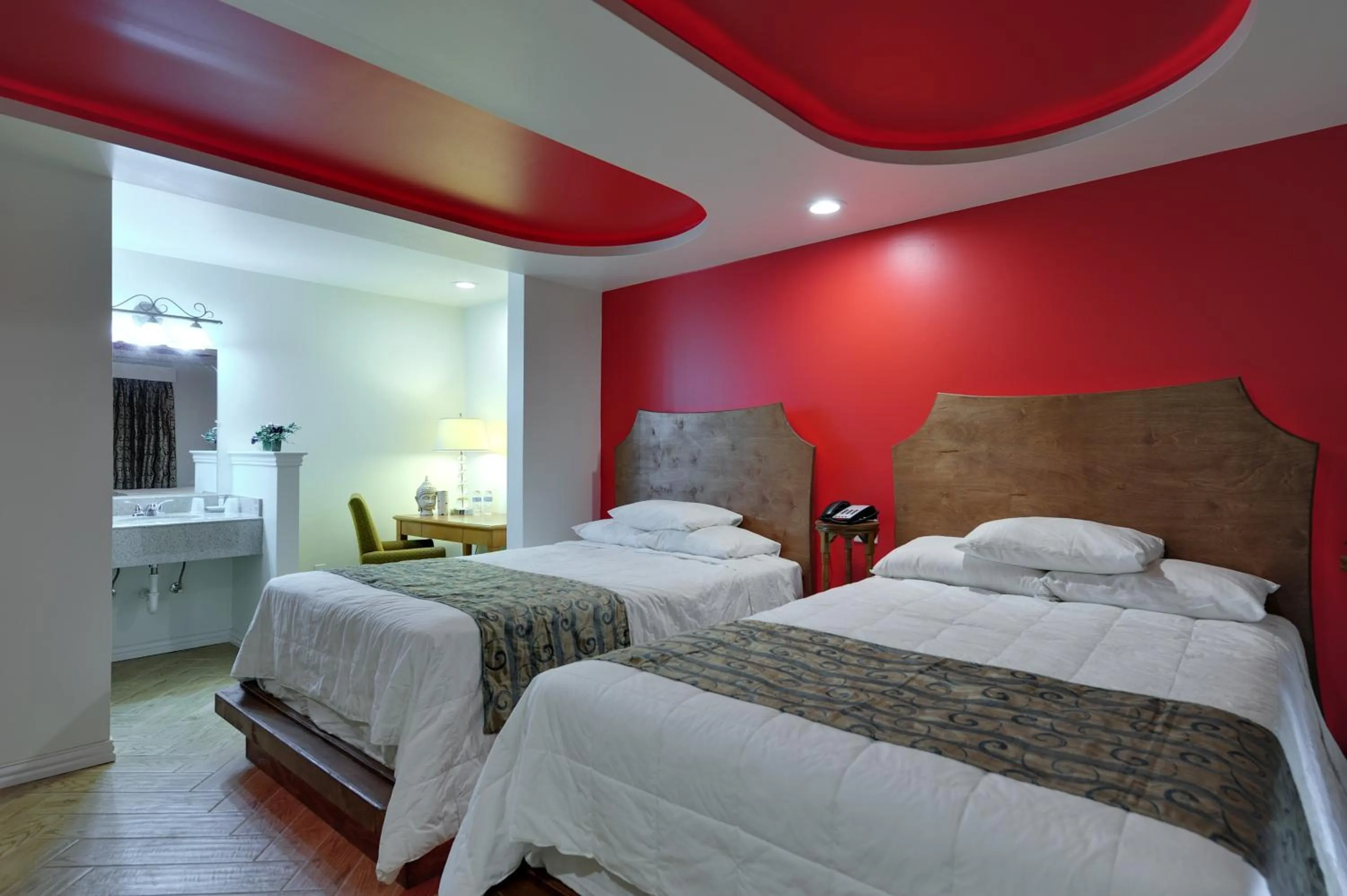 Other, Bed in Romantic Inn & Suites