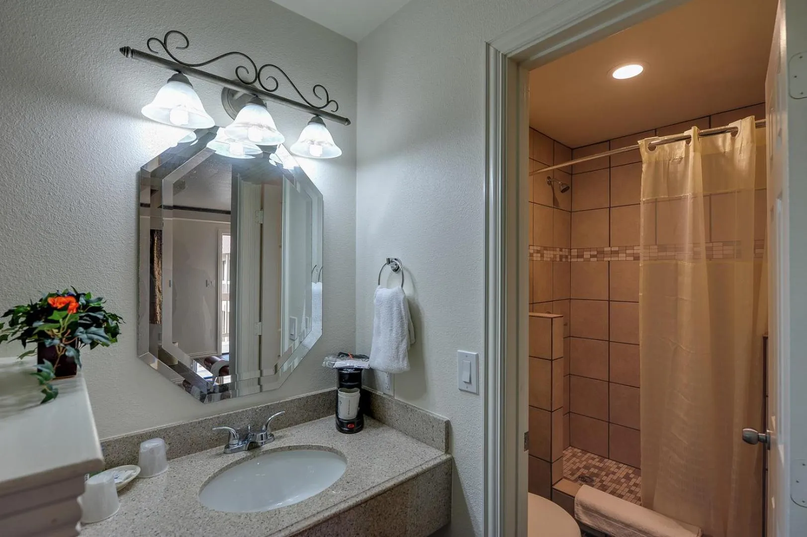 Shower in Romantic Inn & Suites