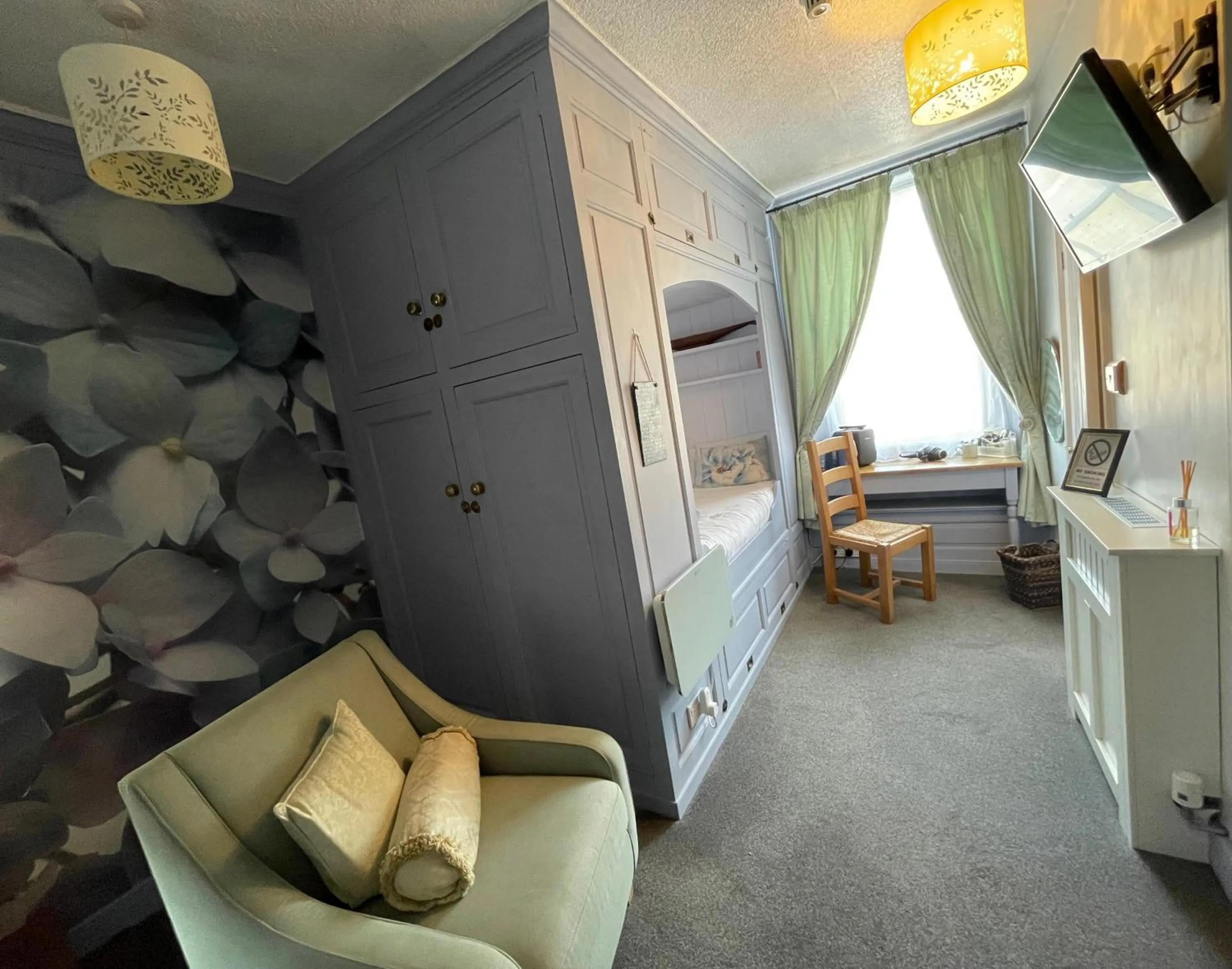 Bedroom in The Mansion House Hotel