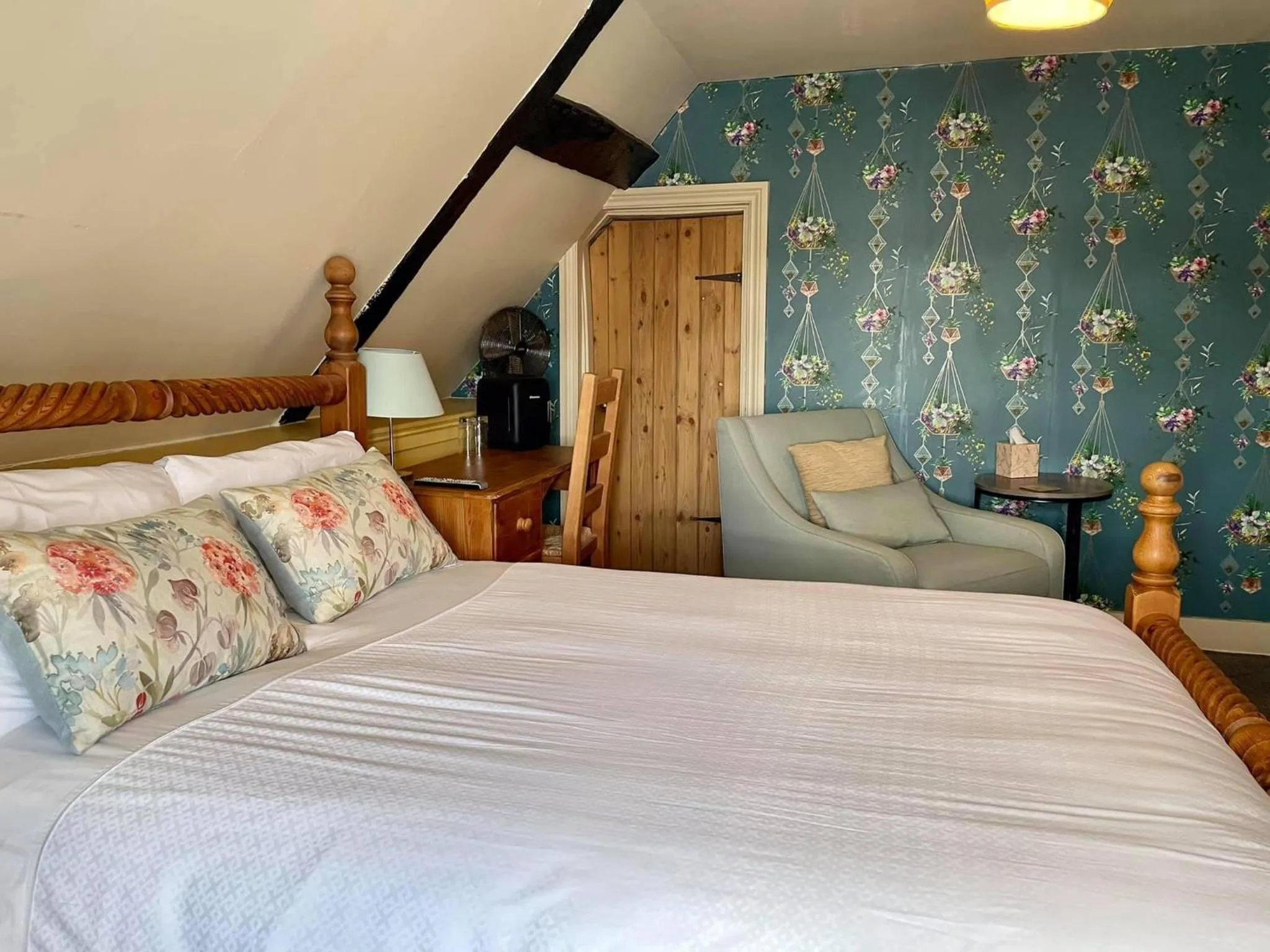 Bedroom, Bed in The Mansion House Hotel