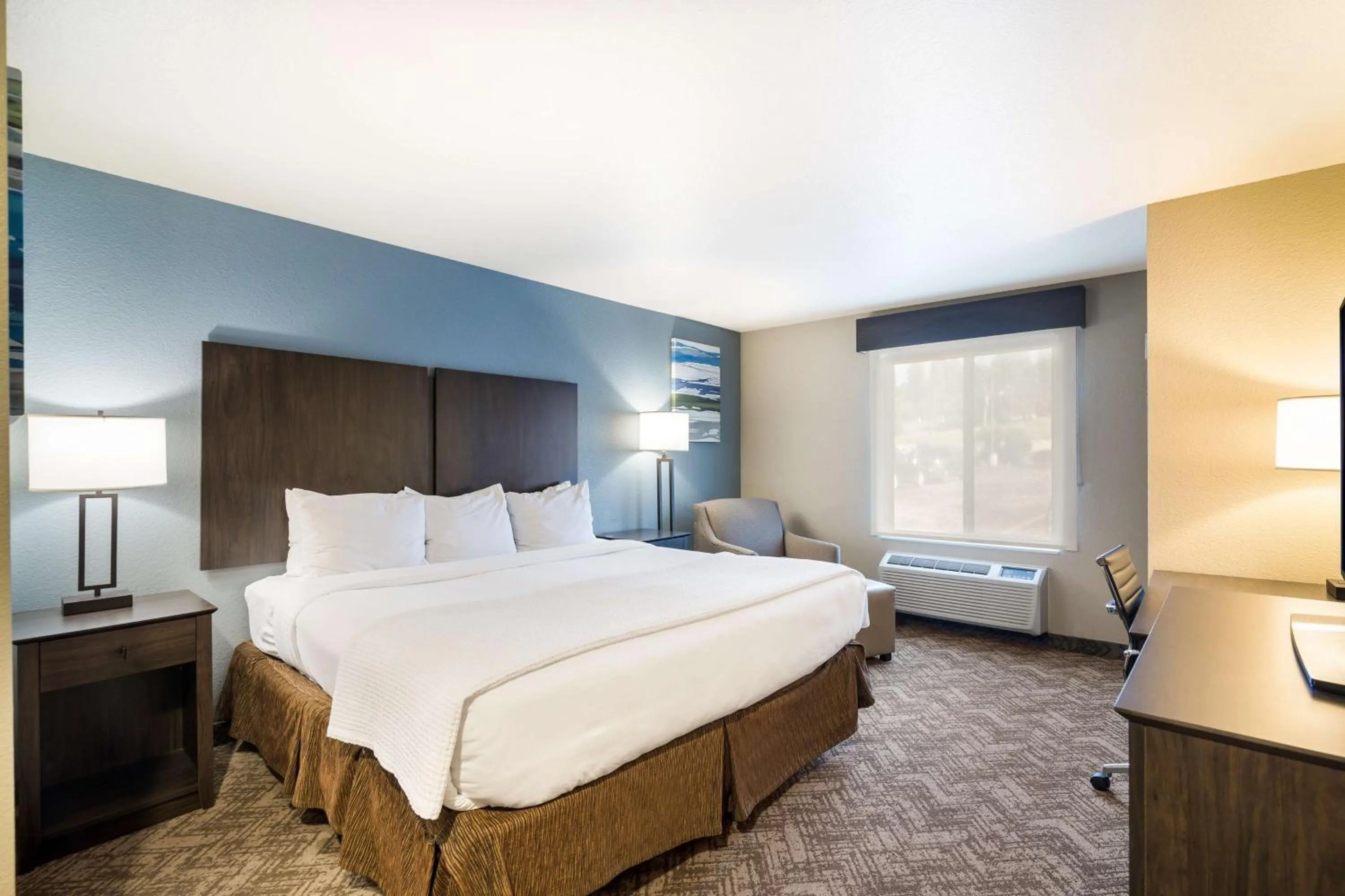 Bedroom, Bed in Best Western Golden Spike Inn & Suites