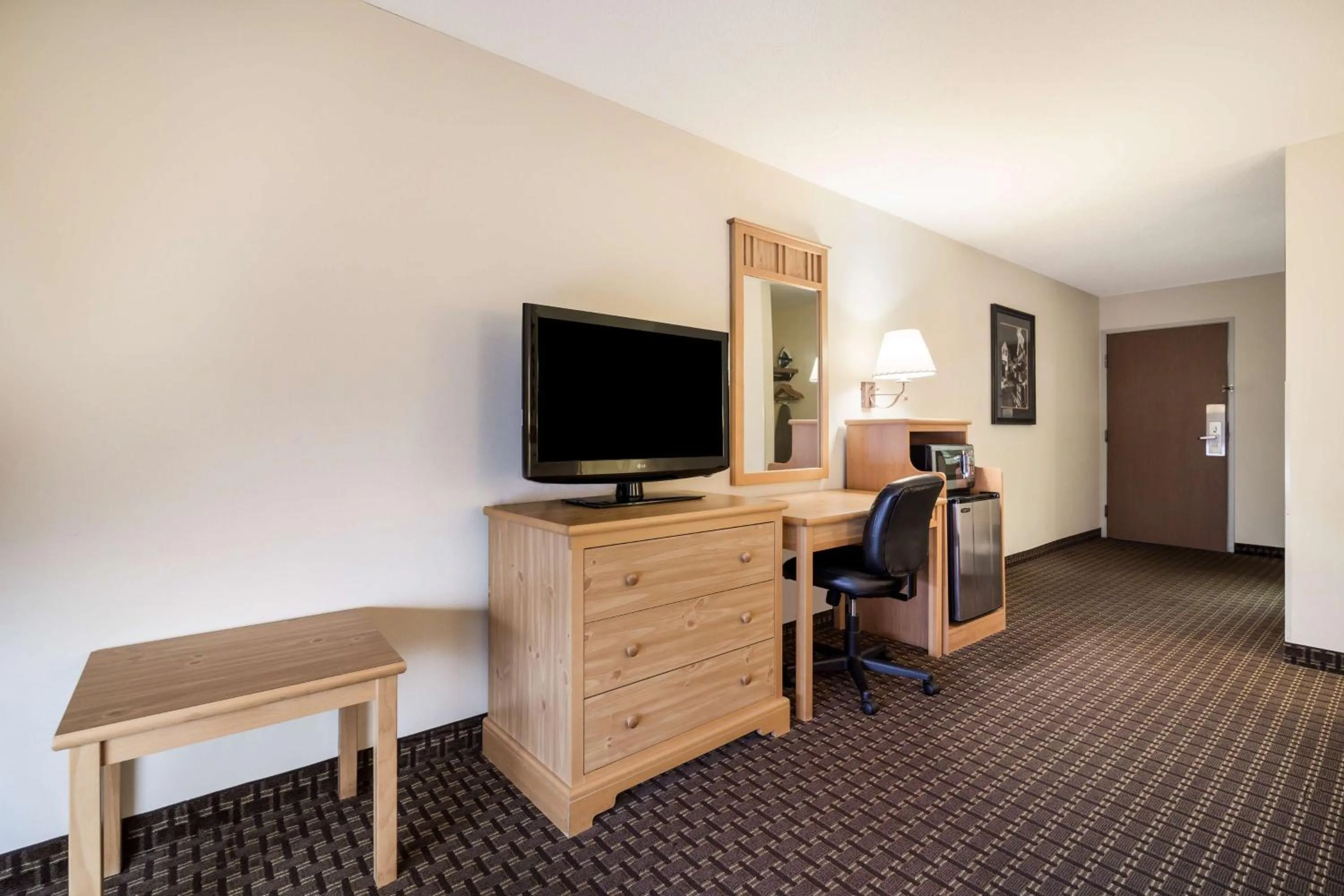 Bedroom in Best Western Golden Spike Inn & Suites