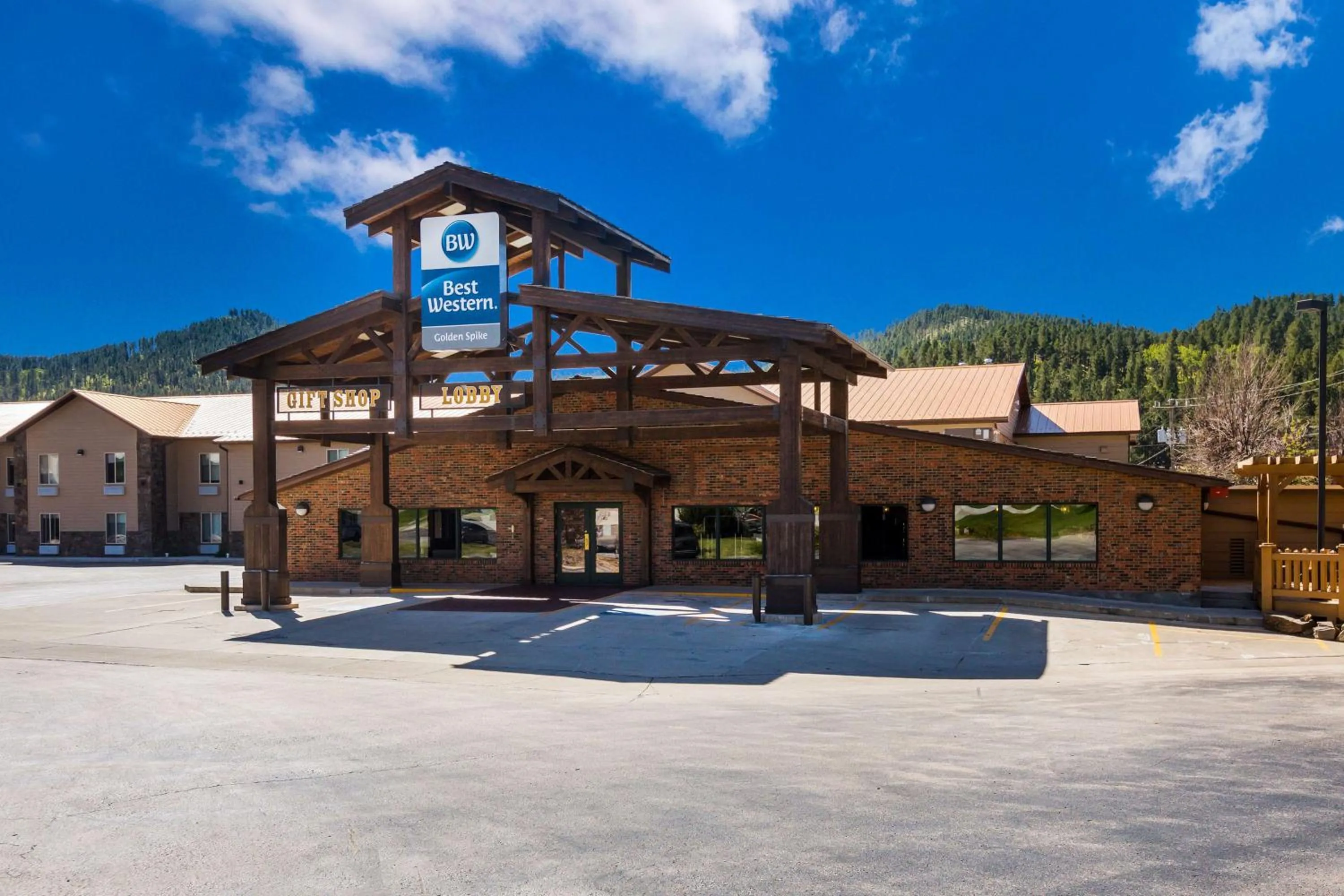 Property building in Best Western Golden Spike Inn & Suites